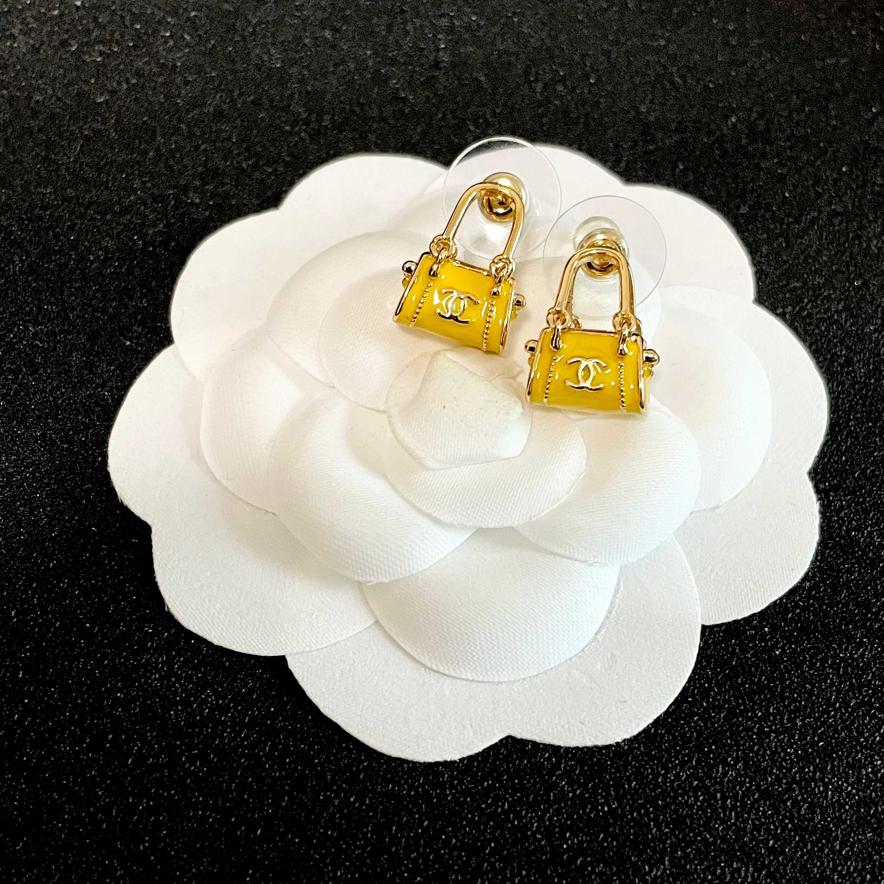 Chanel香奈儿 中古 耳钉👀小香家的款式真心无需多介绍😘🎶每一款都超好看，精致大方，非常显气质