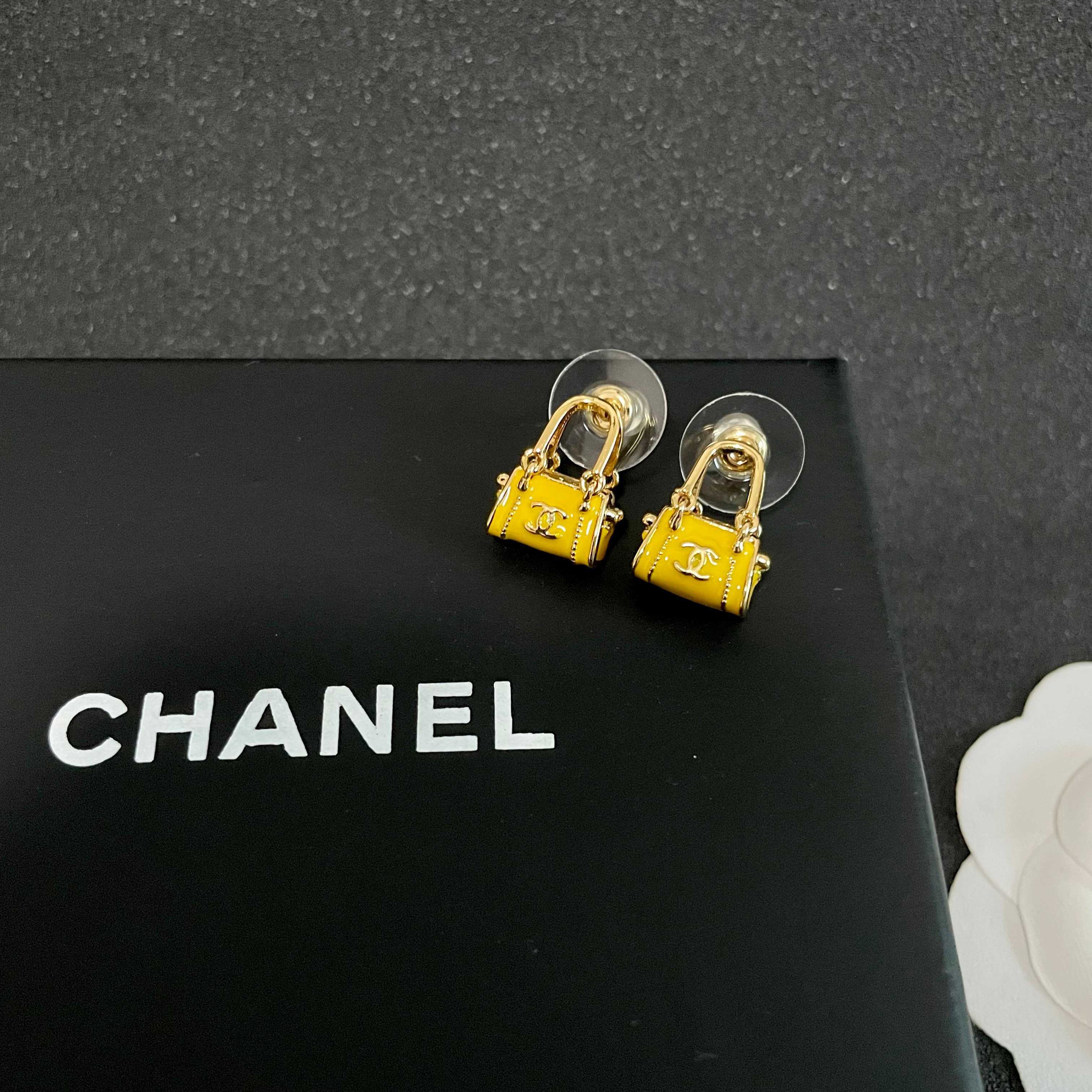Chanel香奈儿 中古 耳钉👀小香家的款式真心无需多介绍😘🎶每一款都超好看，精致大方，非常显气质