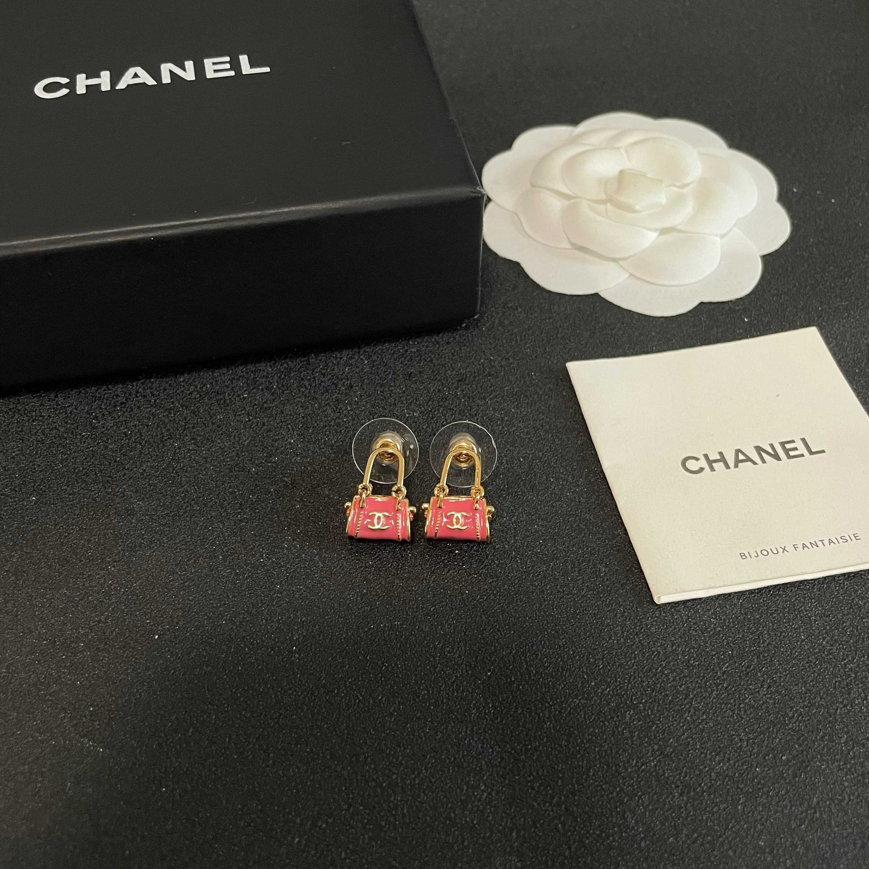 Chanel香奈儿 中古 耳钉👀小香家的款式真心无需多介绍😘🎶每一款都超好看，精致大方，非常显气质