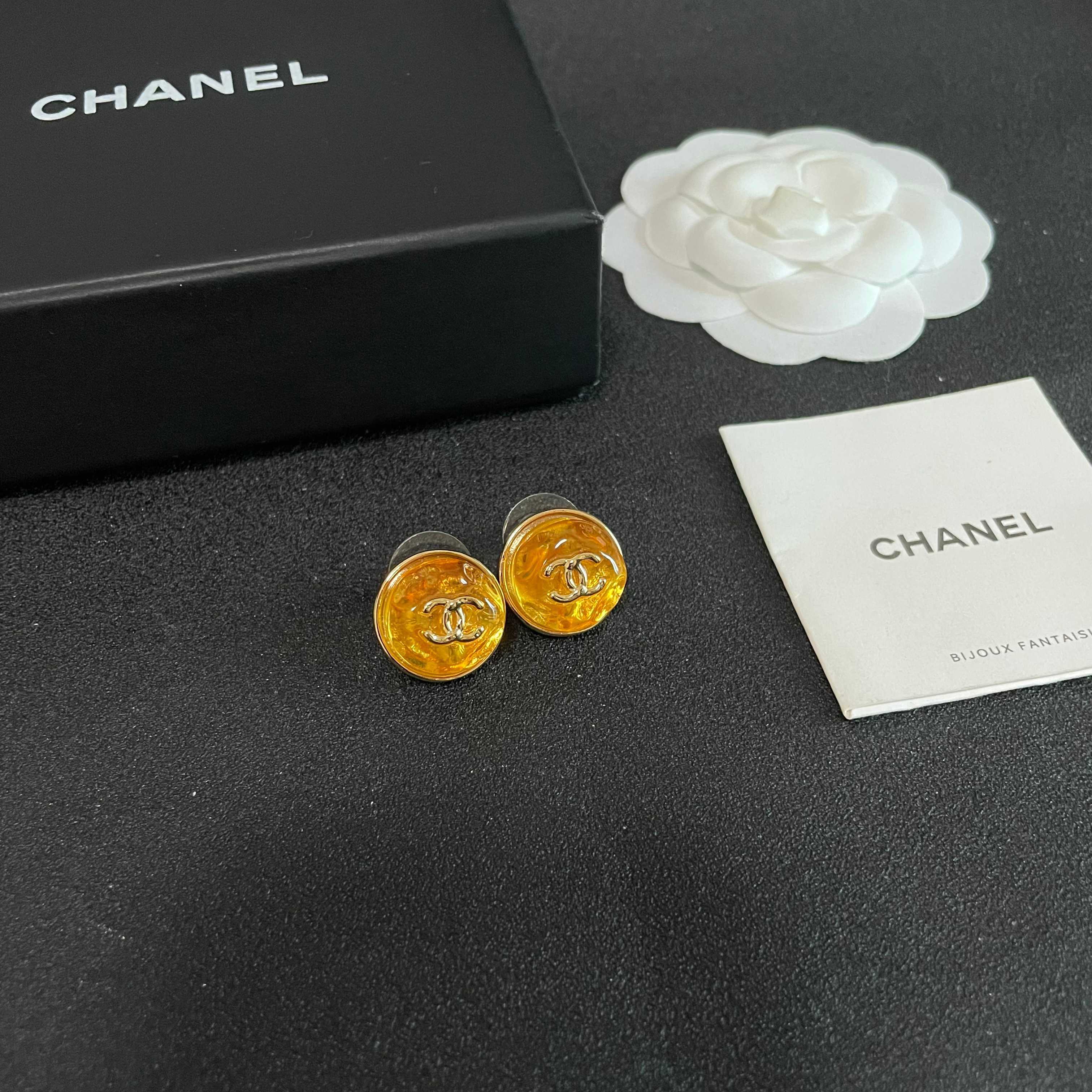 Chanel香奈儿 中古 耳钉👀小香家的款式真心无需多介绍😘🎶每一款都超好看，精致大方，非常显气质