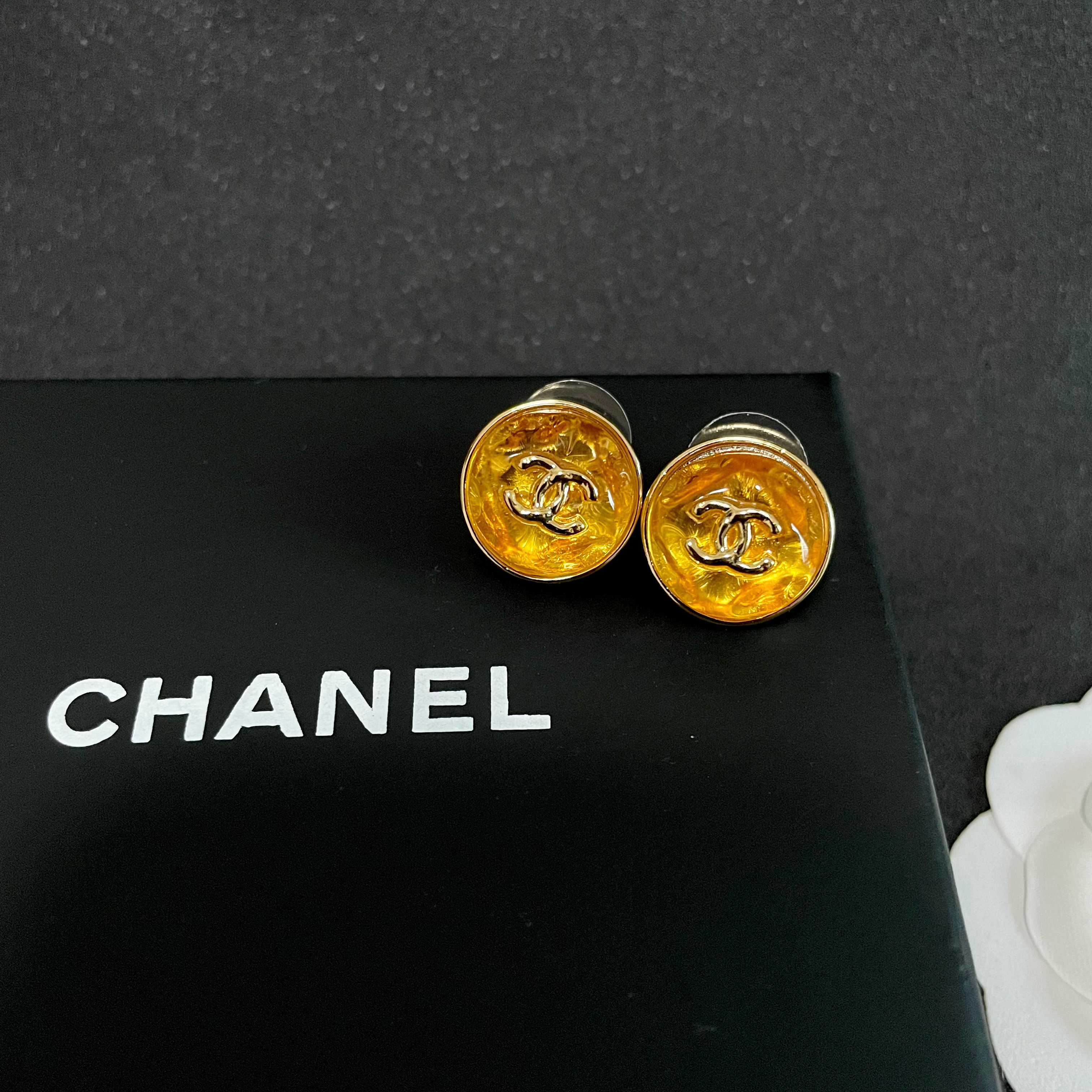 Chanel香奈儿 中古 耳钉👀小香家的款式真心无需多介绍😘🎶每一款都超好看，精致大方，非常显气质