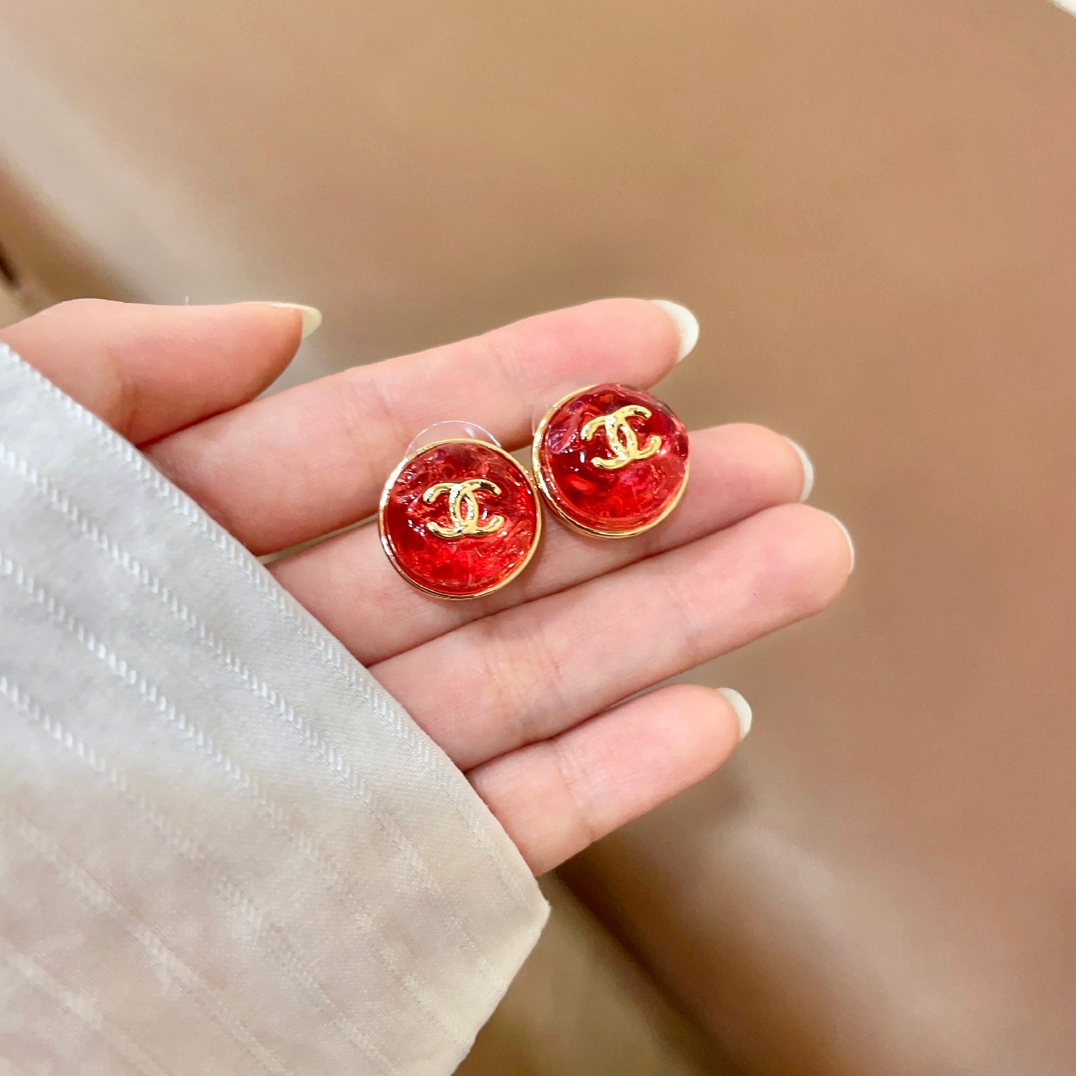 Chanel香奈儿 中古 耳钉👀小香家的款式真心无需多介绍😘🎶每一款都超好看，精致大方，非常显气质