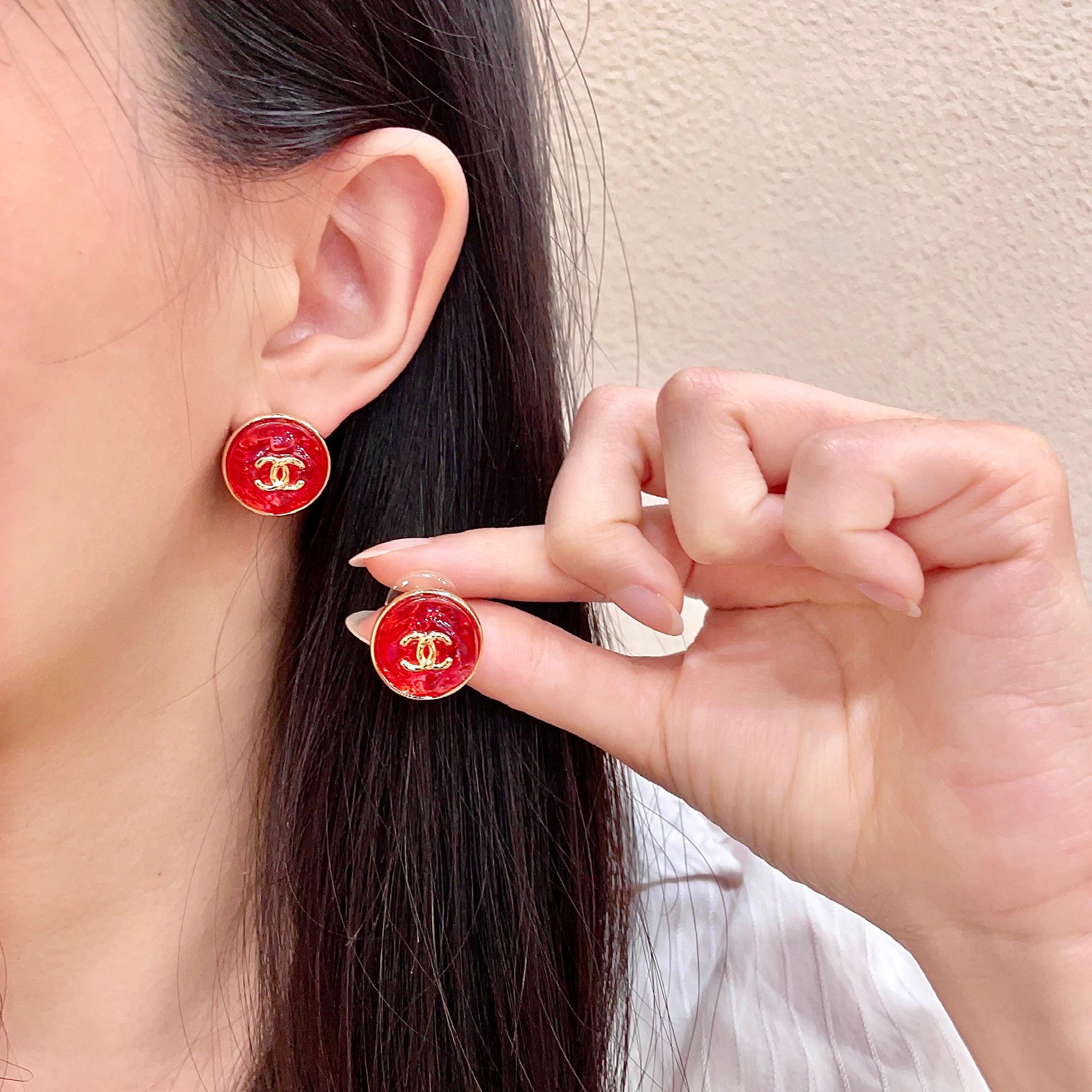 Chanel香奈儿 中古 耳钉👀小香家的款式真心无需多介绍😘🎶每一款都超好看，精致大方，非常显气质