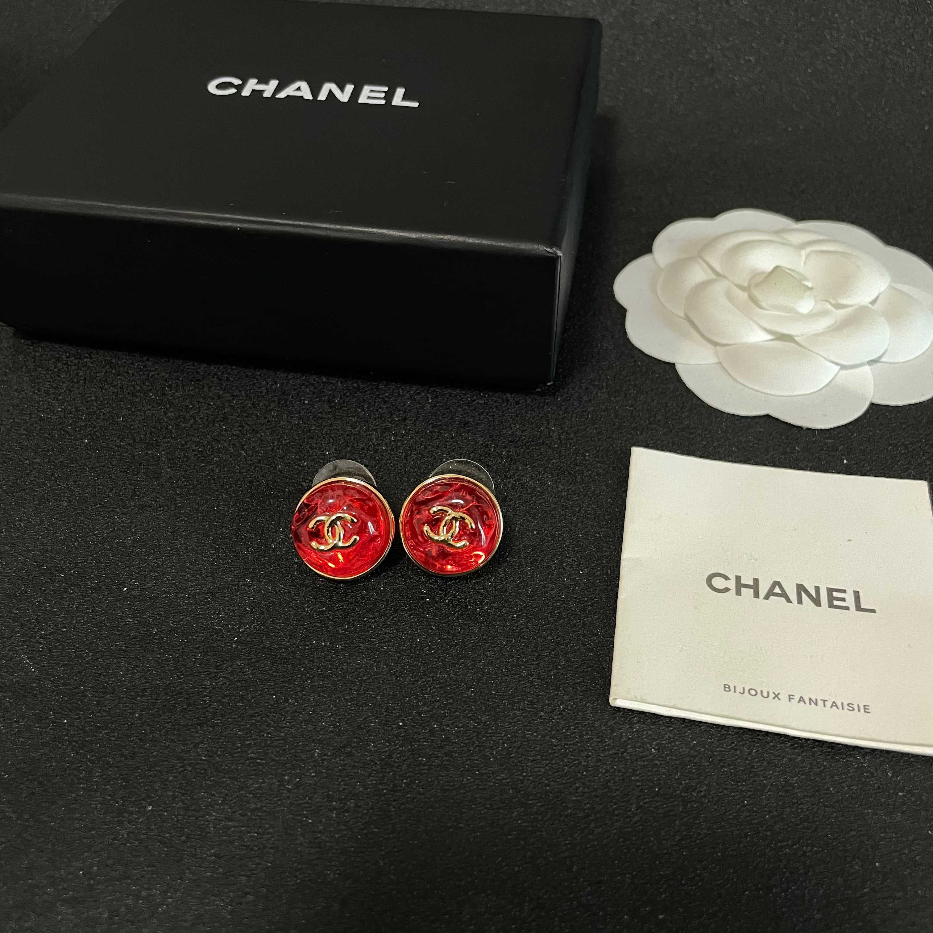 Chanel香奈儿 中古 耳钉👀小香家的款式真心无需多介绍😘🎶每一款都超好看，精致大方，非常显气质