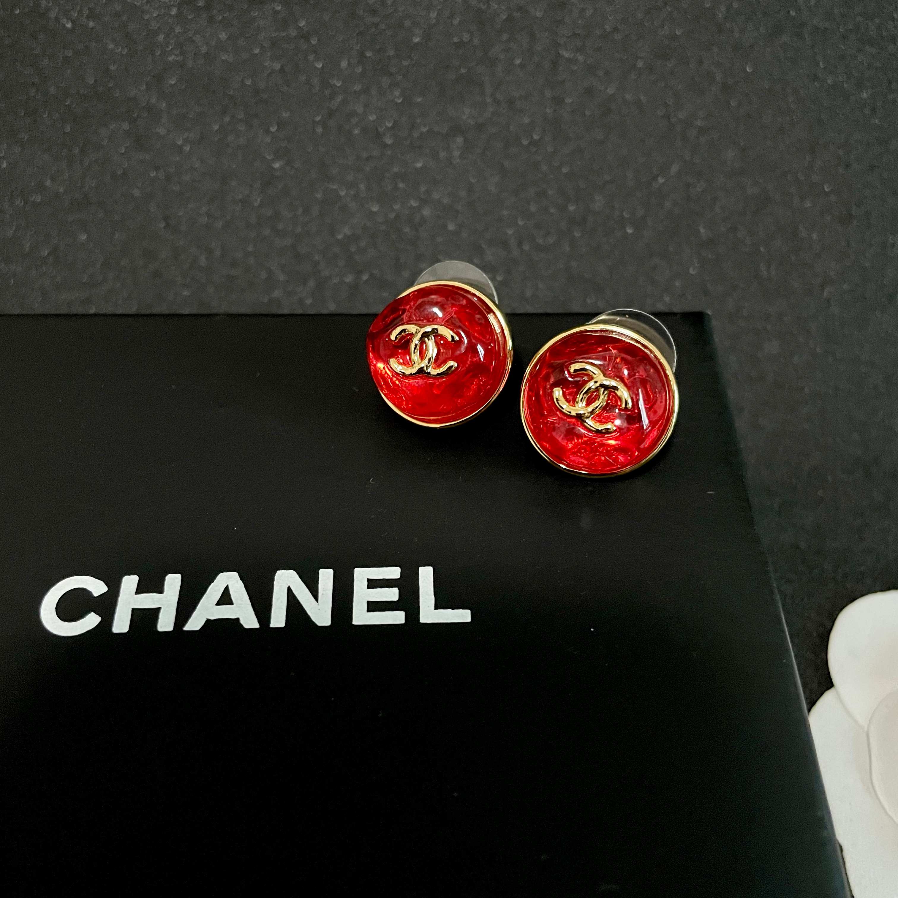 Chanel香奈儿 中古 耳钉👀小香家的款式真心无需多介绍😘🎶每一款都超好看，精致大方，非常显气质