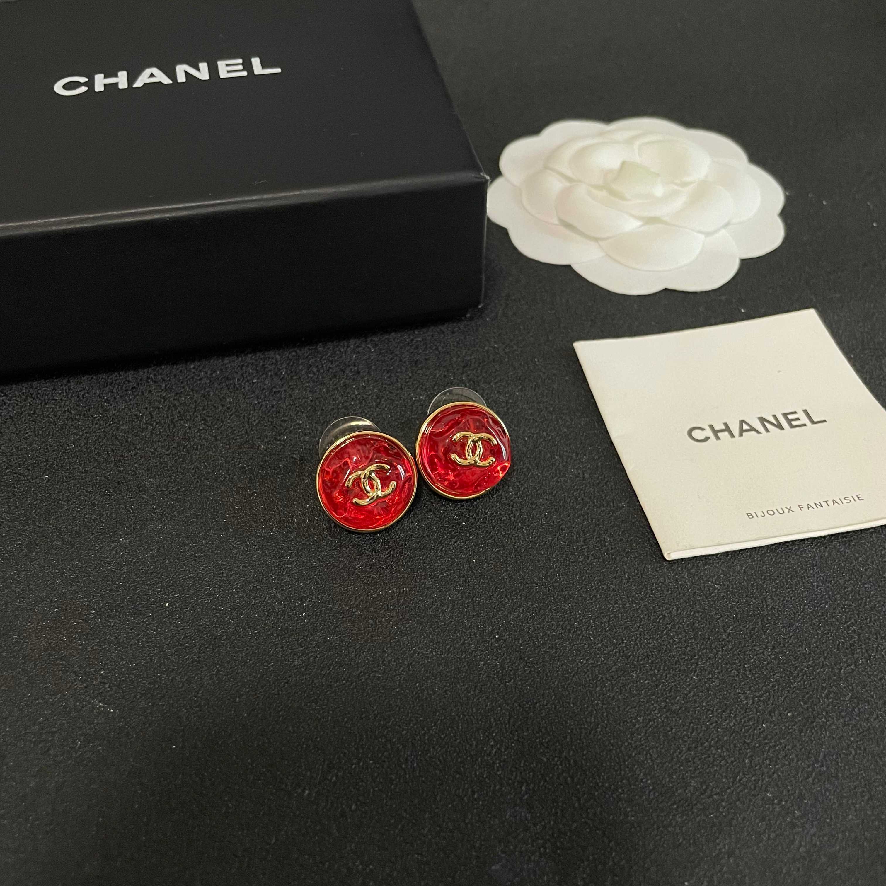 Chanel香奈儿 中古 耳钉👀小香家的款式真心无需多介绍😘🎶每一款都超好看，精致大方，非常显气质