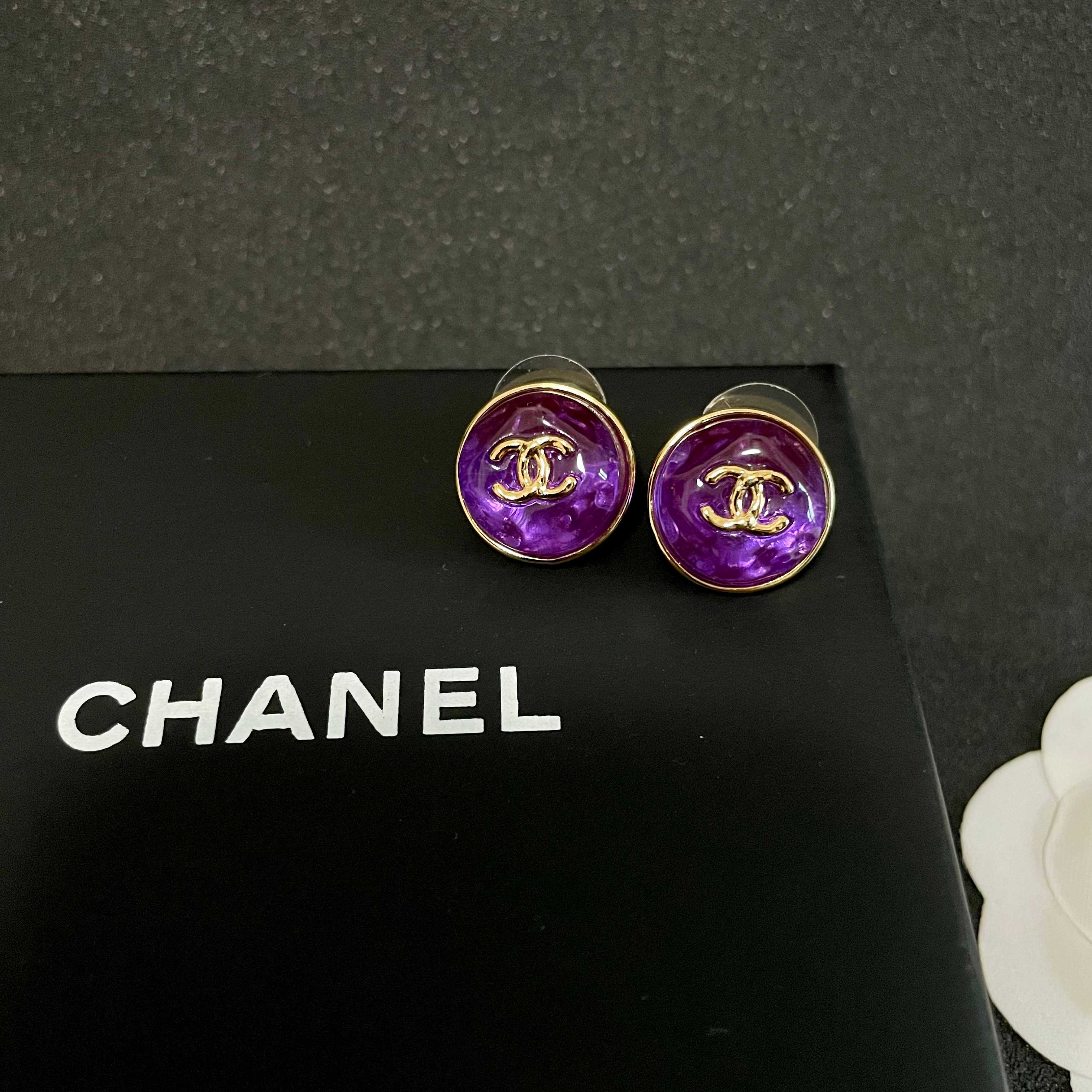 Chanel香奈儿 中古 耳钉👀小香家的款式真心无需多介绍😘🎶每一款都超好看，精致大方，非常显气质