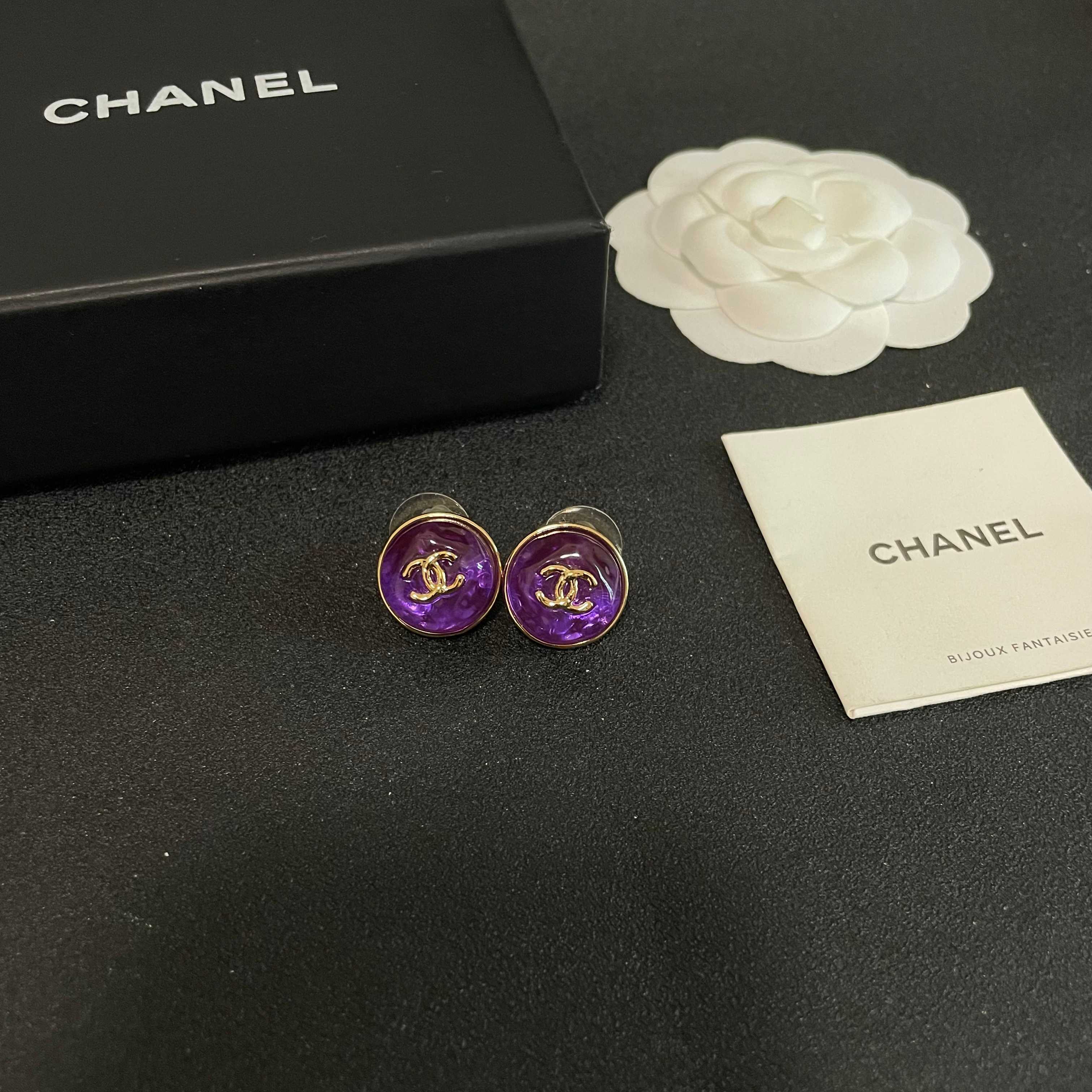 Chanel香奈儿 中古 耳钉👀小香家的款式真心无需多介绍😘🎶每一款都超好看，精致大方，非常显气质
