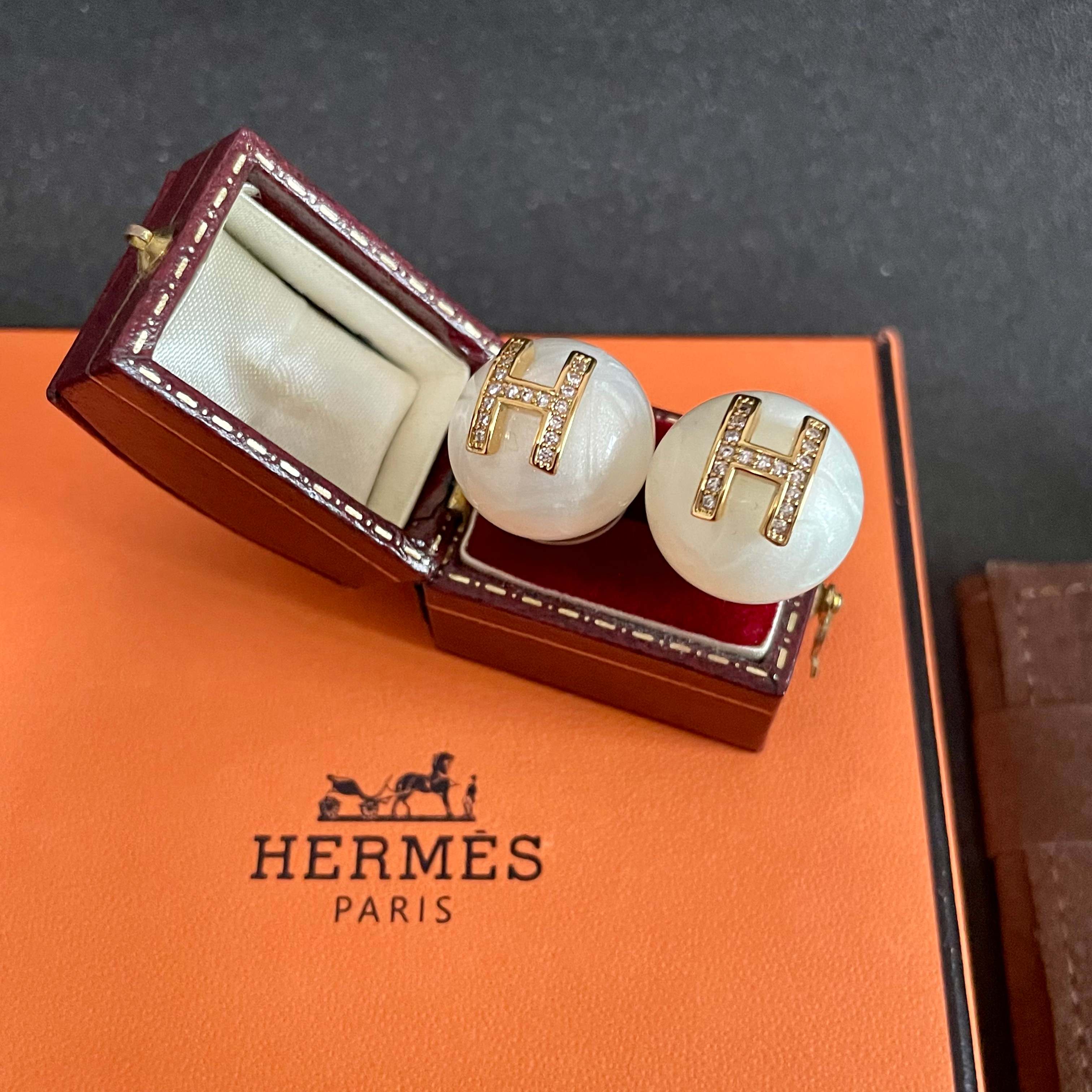 HERMES爱马仕 耳环 这款设计非常精致，高级 耳效果超级好看，一丝点缀很温柔得开又不失雅典高贵气质。