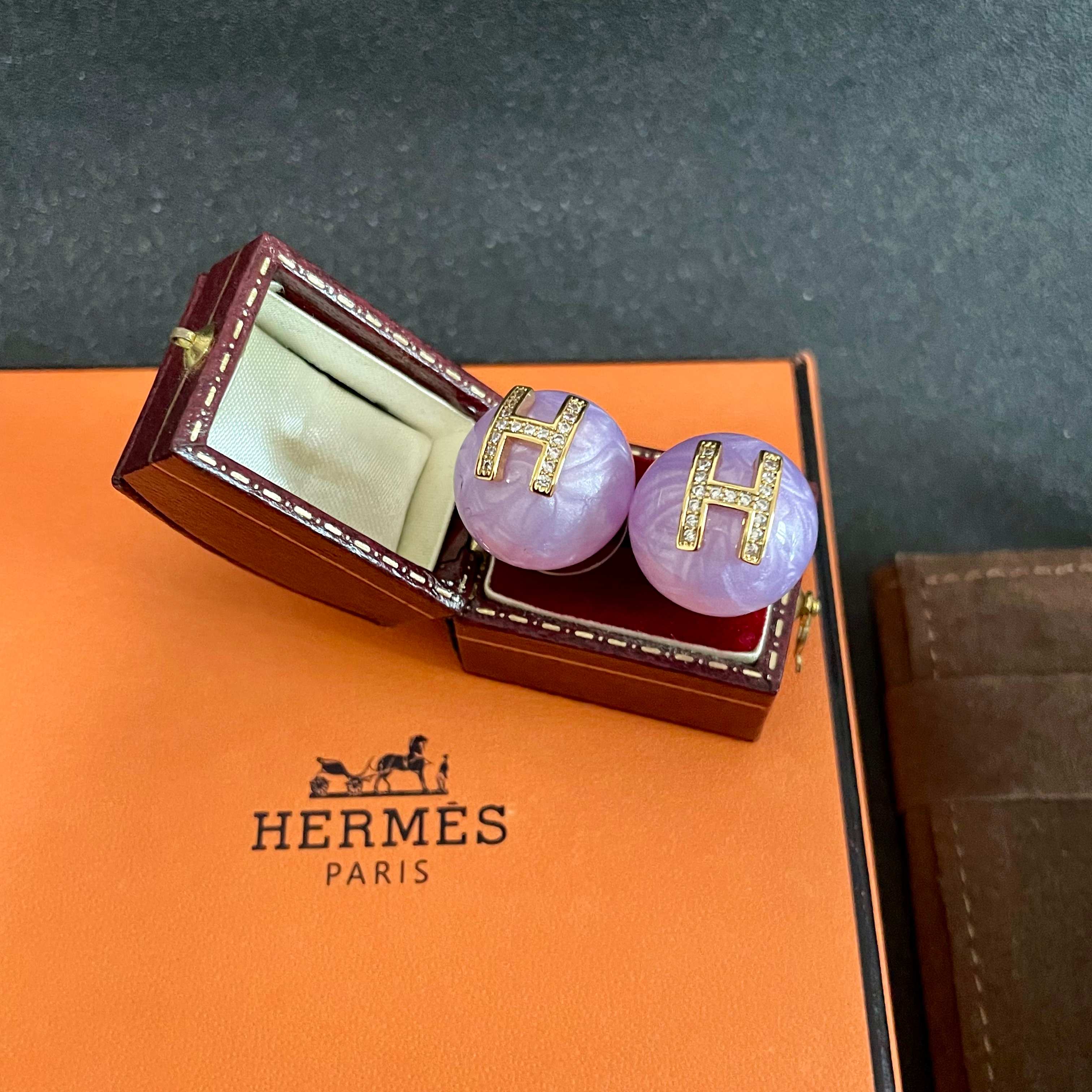 HERMES爱马仕 耳环 这款设计非常精致，高级 耳效果超级好看，一丝点缀很温柔得开又不失雅典高贵气质。