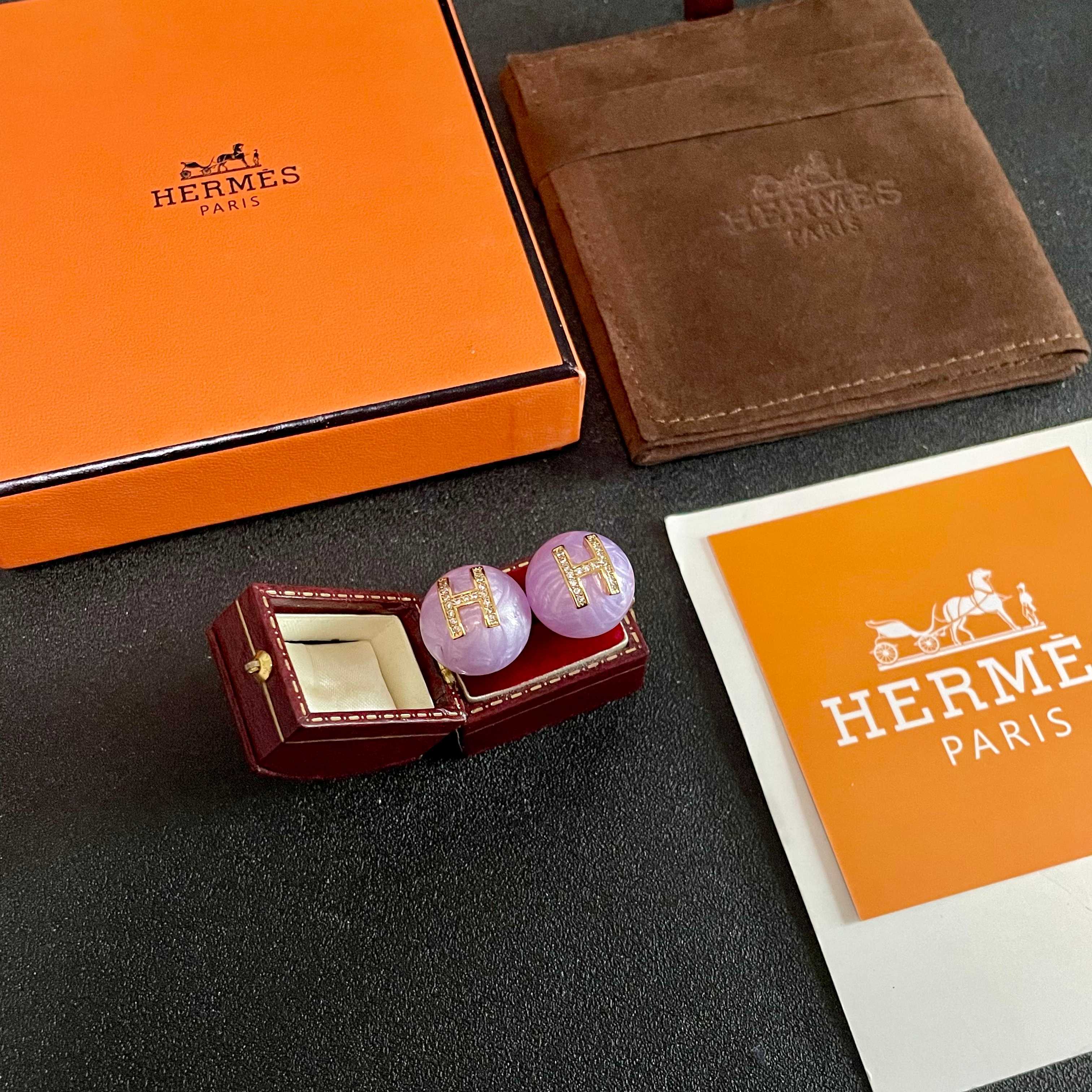HERMES爱马仕 耳环 这款设计非常精致，高级 耳效果超级好看，一丝点缀很温柔得开又不失雅典高贵气质。