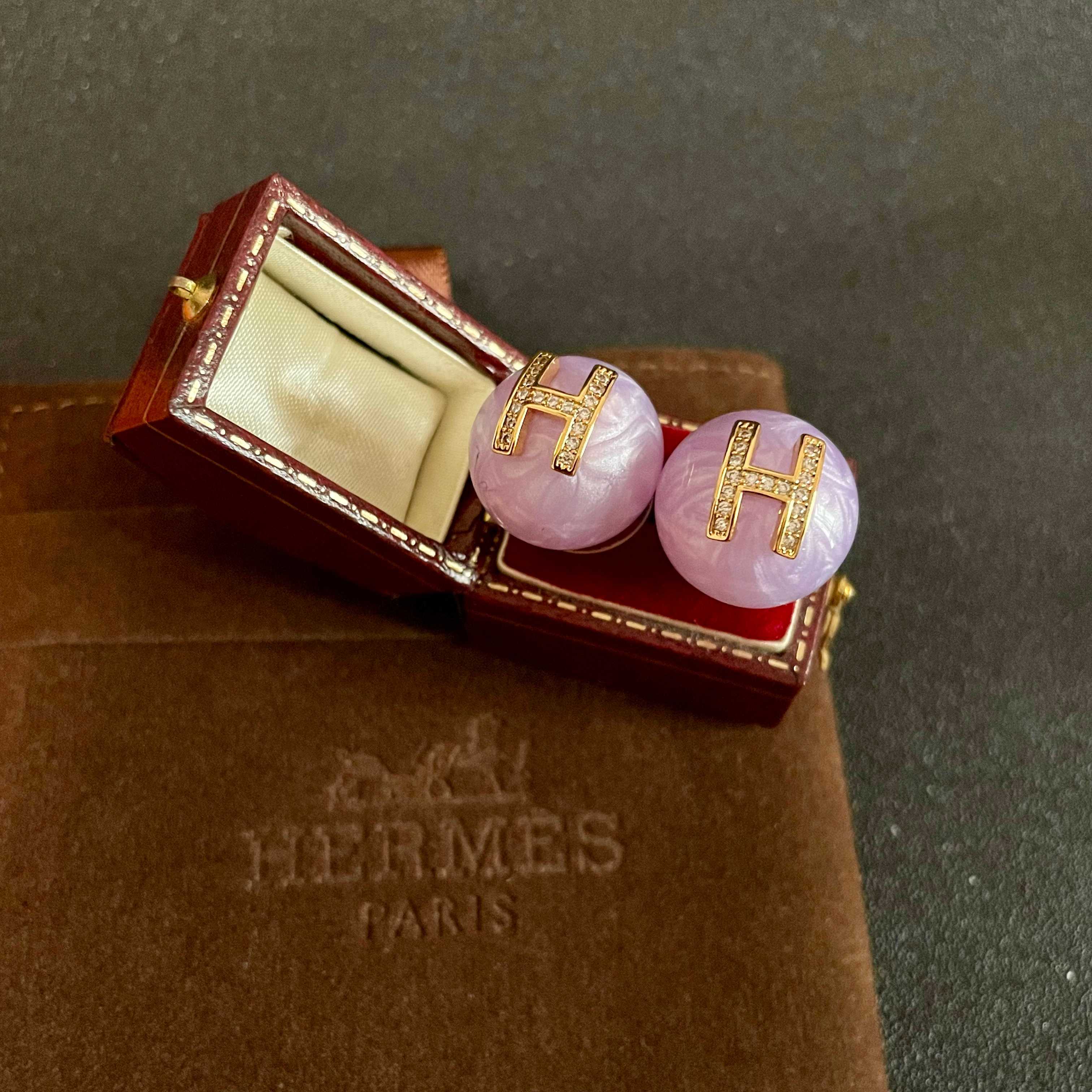 HERMES爱马仕 耳环 这款设计非常精致，高级 耳效果超级好看，一丝点缀很温柔得开又不失雅典高贵气质。