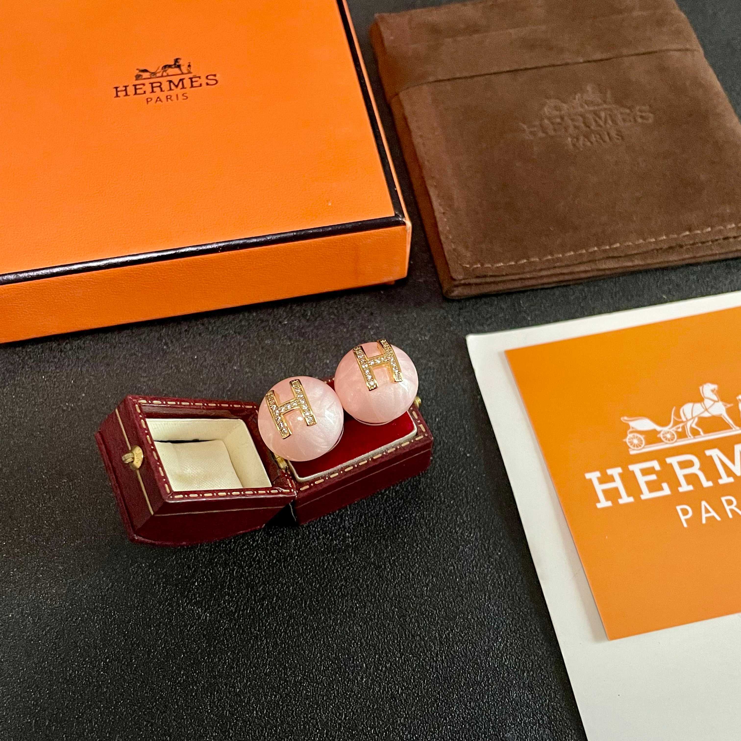 HERMES爱马仕 耳环 这款设计非常精致，高级 耳效果超级好看，一丝点缀很温柔得开又不失雅典高贵气质。