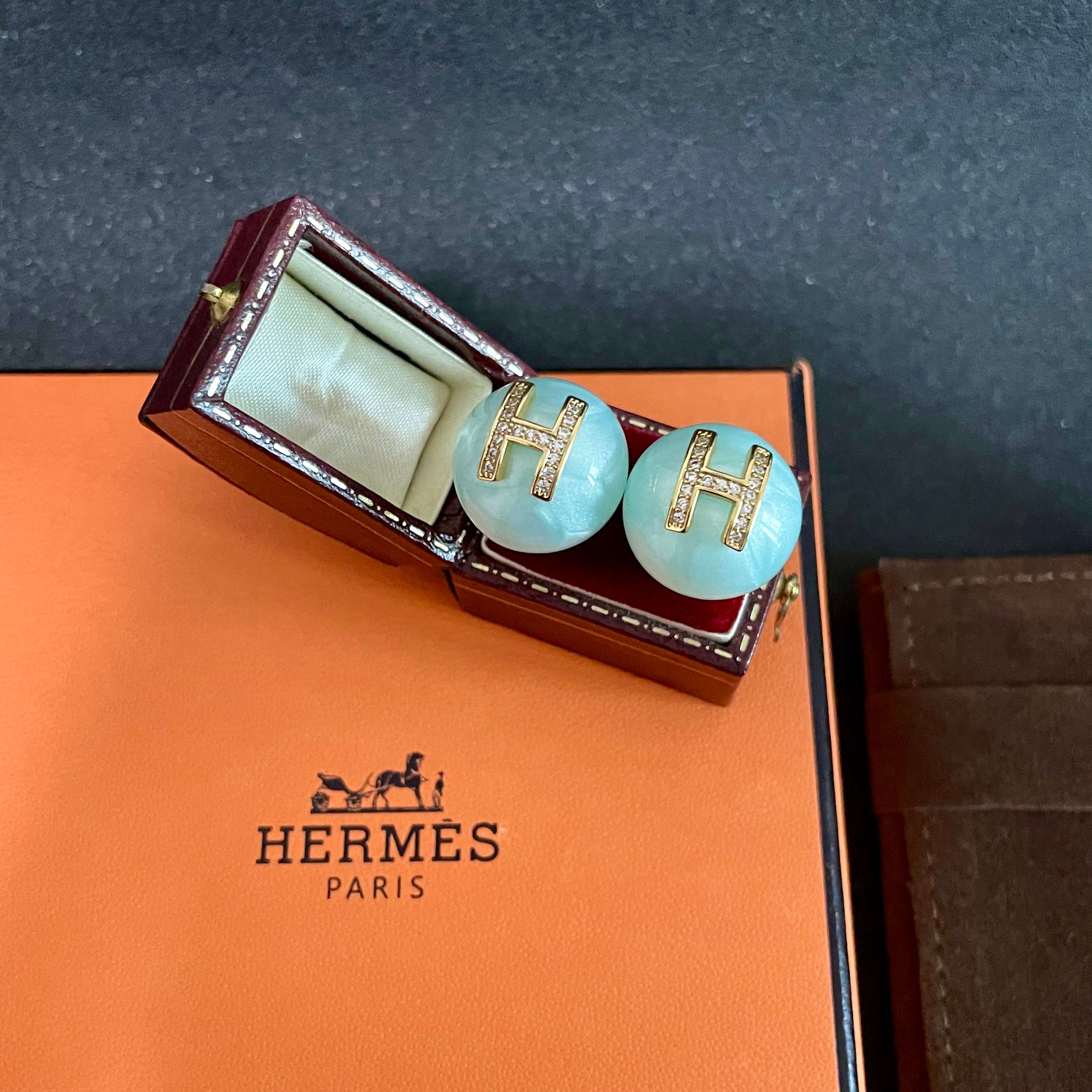 HERMES爱马仕 耳环 这款设计非常精致，高级 耳效果超级好看，一丝点缀很温柔得开又不失雅典高贵气质。
