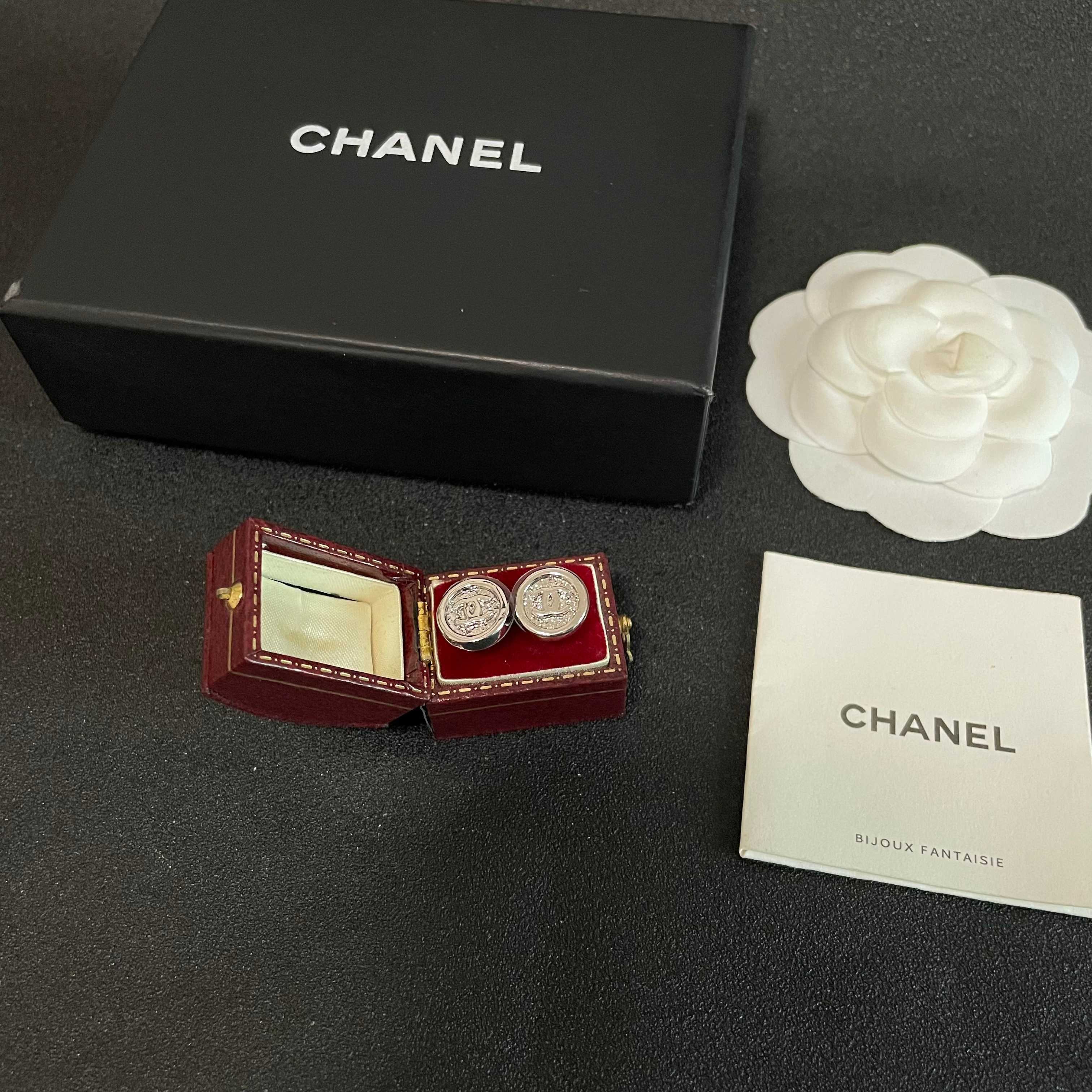 Chanel香奈儿 中古 耳钉👀小香家的款式真心无需多介绍😘🎶每一款都超好看，精致大方，非常显气质