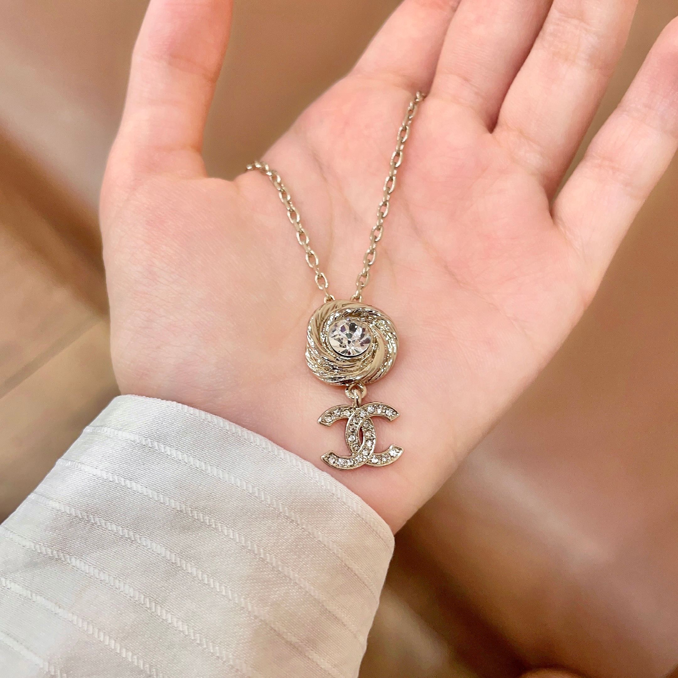 Chanel香奈儿 中古 项链👀小香家的款式真心无需多介绍😘🎶每一款都超好看，精致大方，非常显气质.