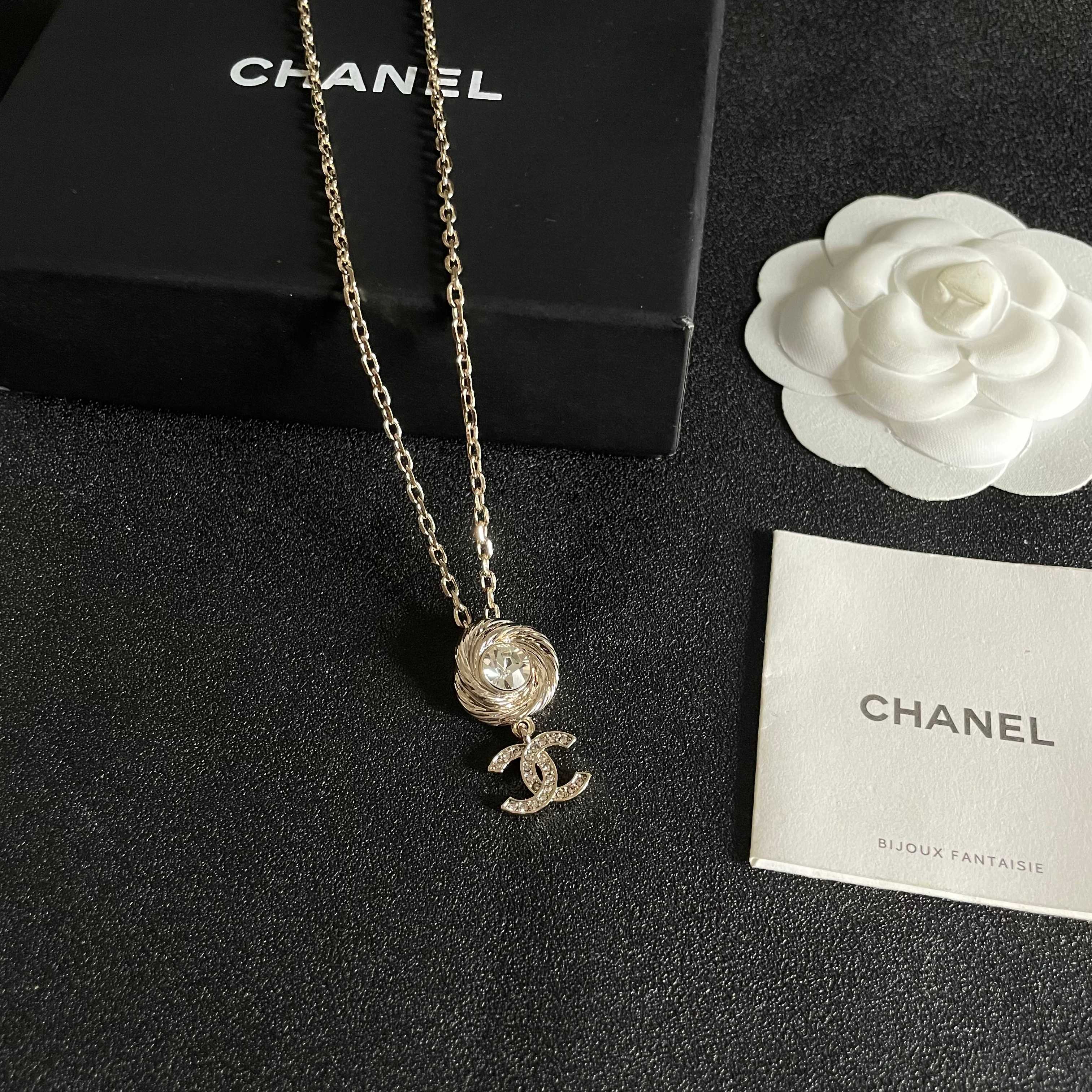 Chanel香奈儿 中古 项链👀小香家的款式真心无需多介绍😘🎶每一款都超好看，精致大方，非常显气质.