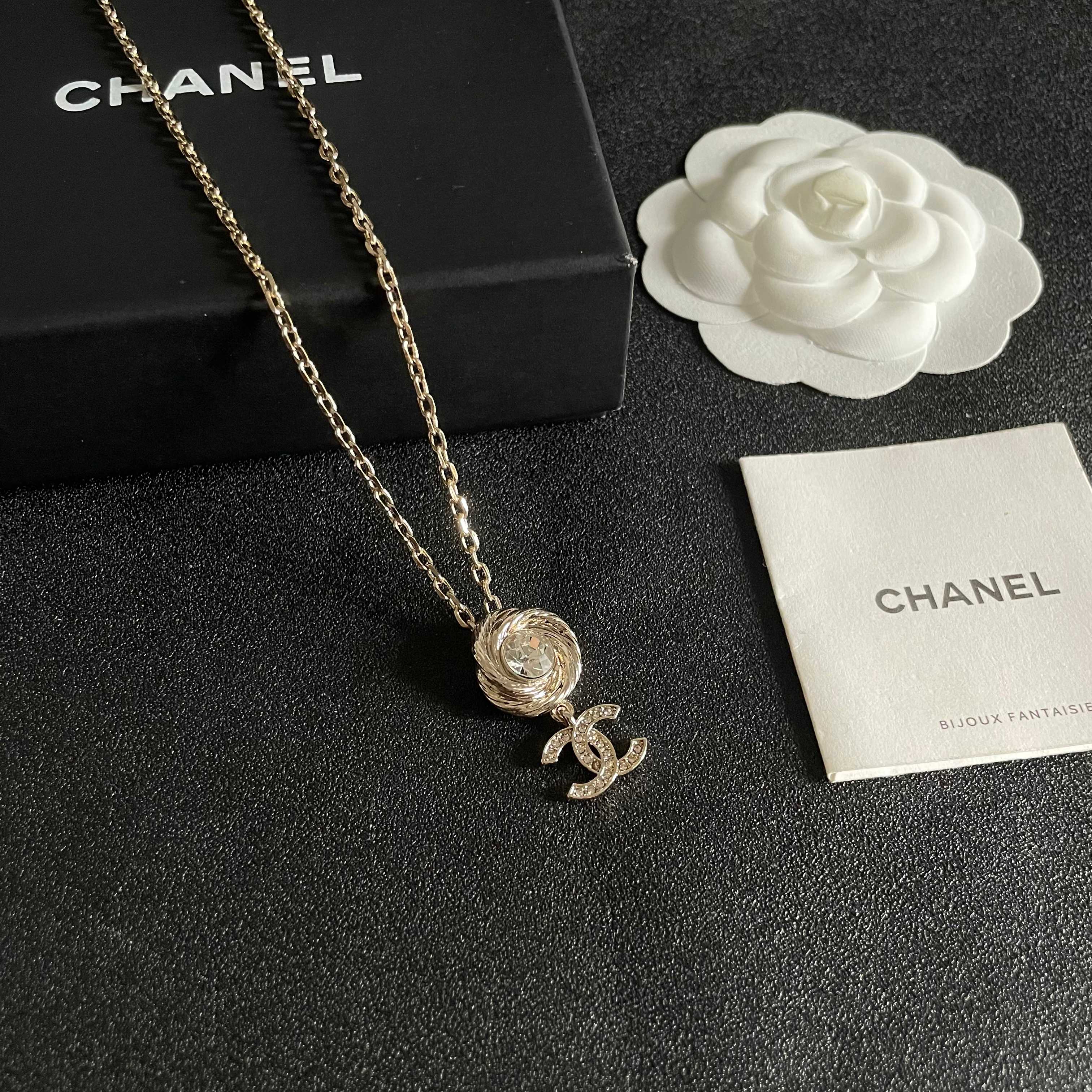 Chanel香奈儿 中古 项链👀小香家的款式真心无需多介绍😘🎶每一款都超好看，精致大方，非常显气质.