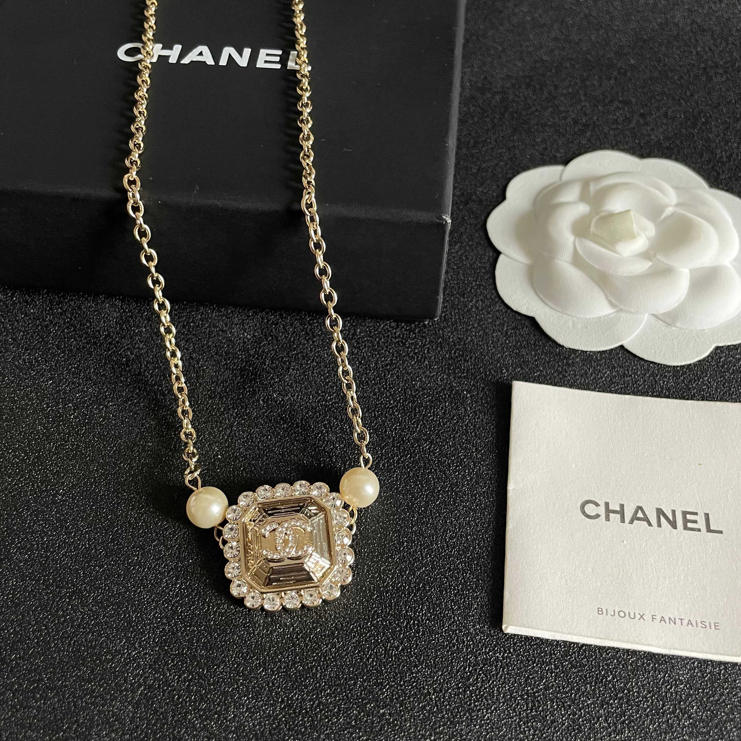 Chanel香奈儿 中古 项链👀小香家的款式真心无需多介绍😘🎶每一款都超好看，精致大方，非常显气质.