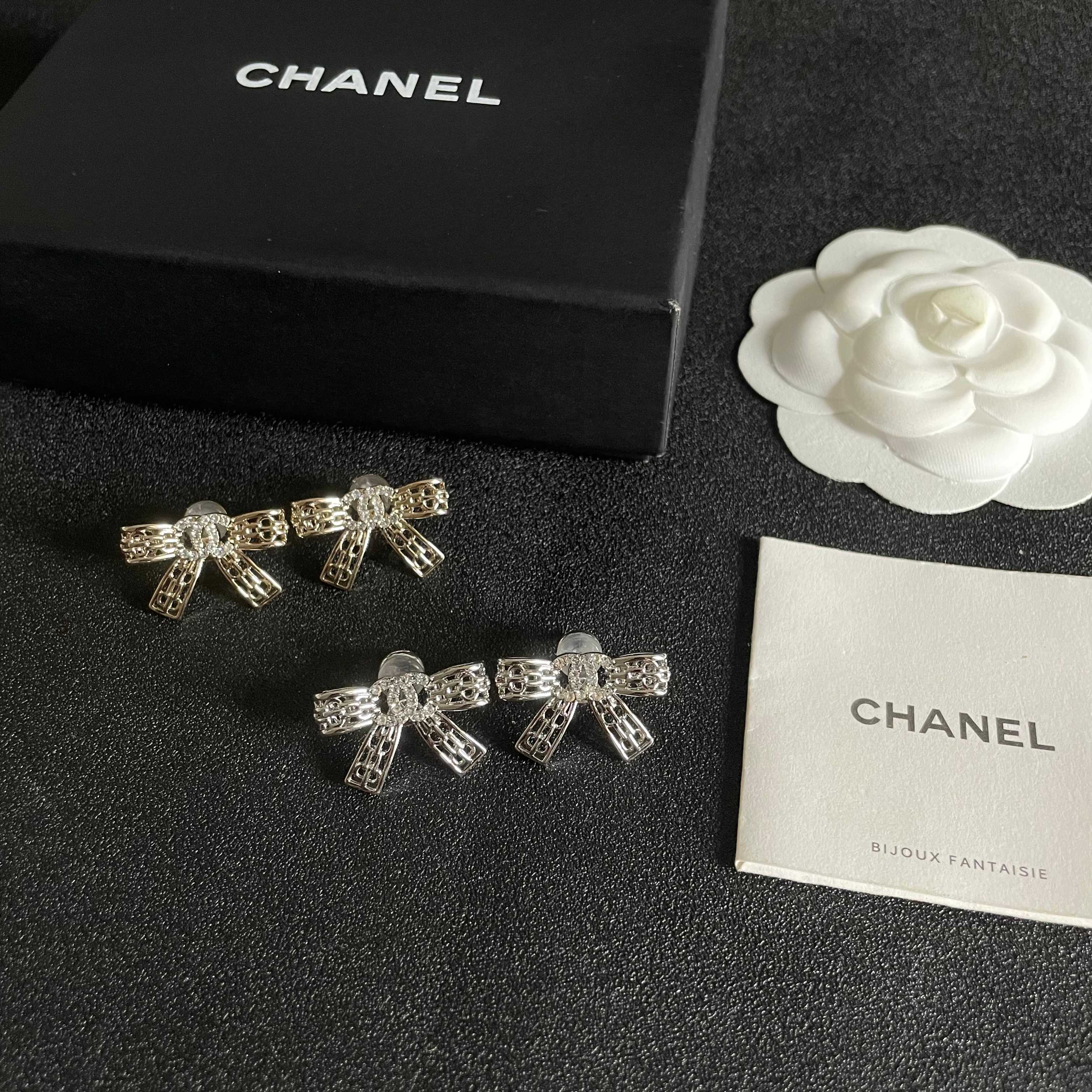 Chanel香奈儿 中古 耳钉👀小香家的款式真心无需多介绍😘🎶每一款都超好看，精致大方，非常显气质