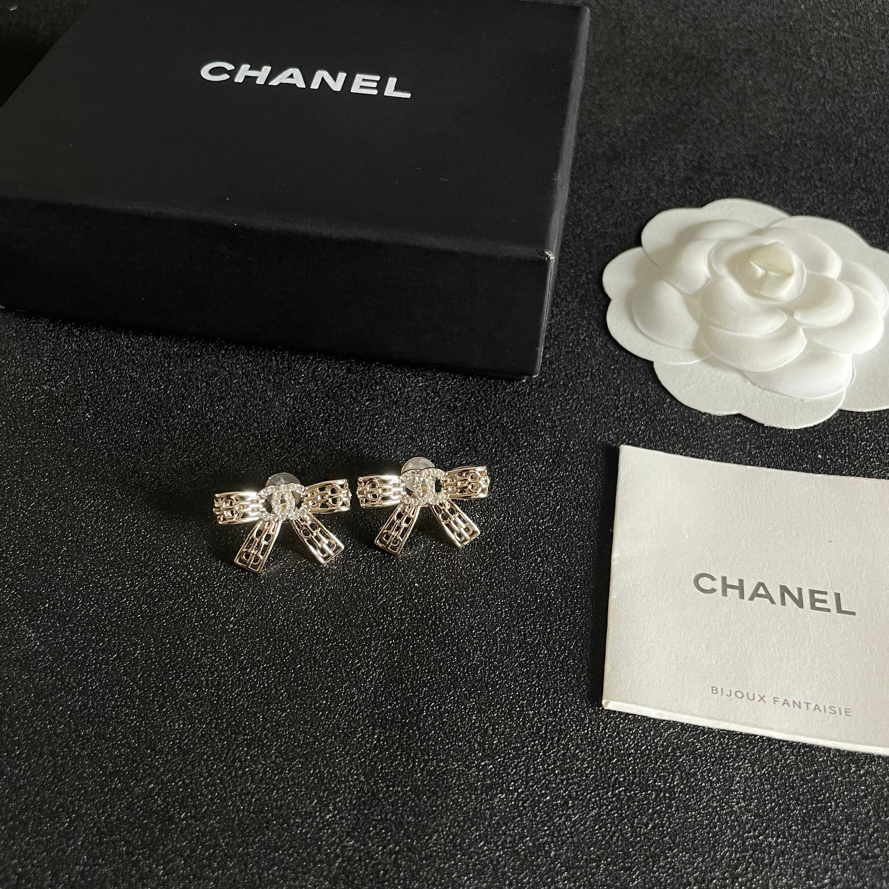 Chanel香奈儿 中古 耳钉👀小香家的款式真心无需多介绍😘🎶每一款都超好看，精致大方，非常显气质