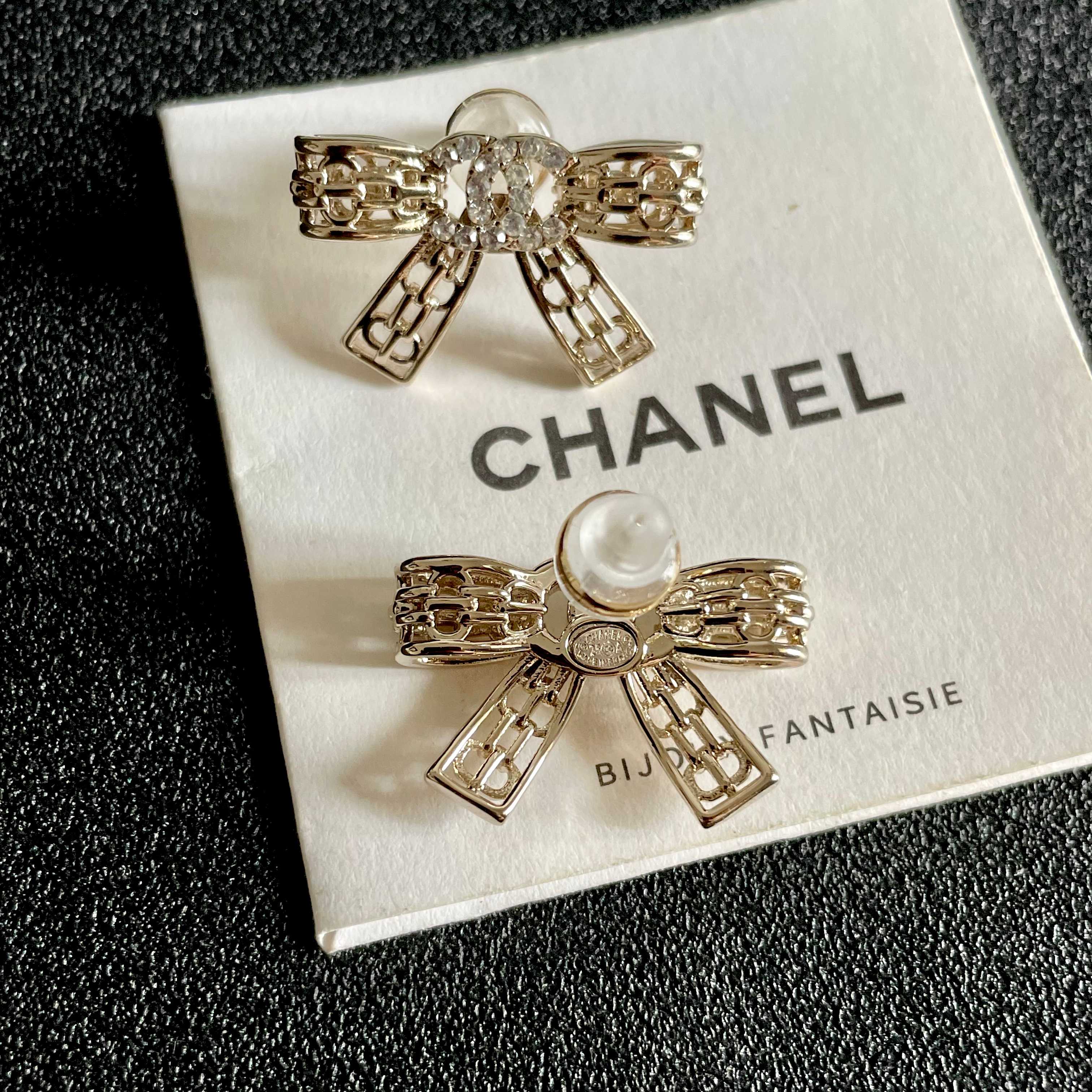 Chanel香奈儿 中古 耳钉👀小香家的款式真心无需多介绍😘🎶每一款都超好看，精致大方，非常显气质