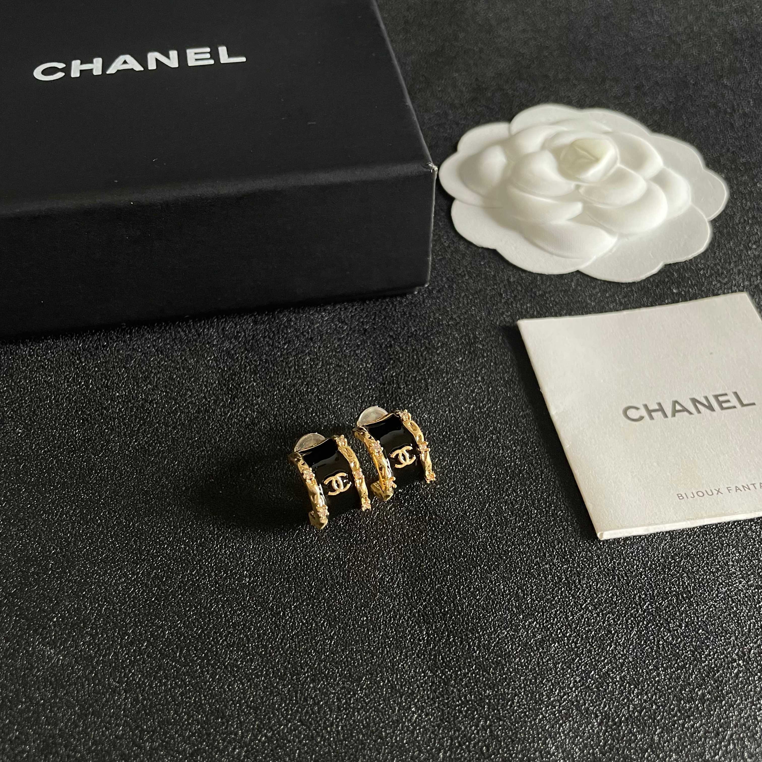 Chanel香奈儿 中古 耳钉👀小香家的款式真心无需多介绍😘🎶每一款都超好看，精致大方，非常显气质