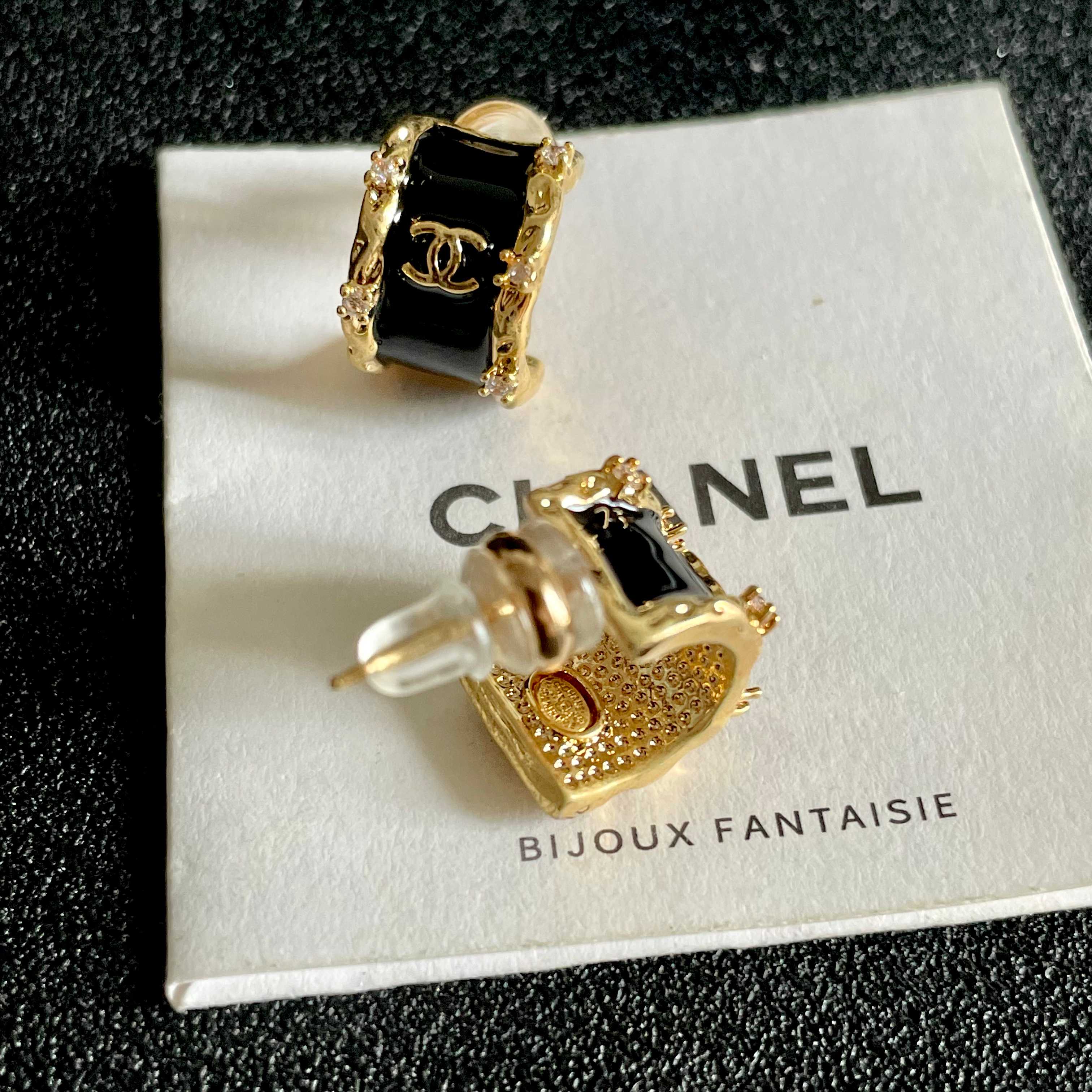 Chanel香奈儿 中古 耳钉👀小香家的款式真心无需多介绍😘🎶每一款都超好看，精致大方，非常显气质