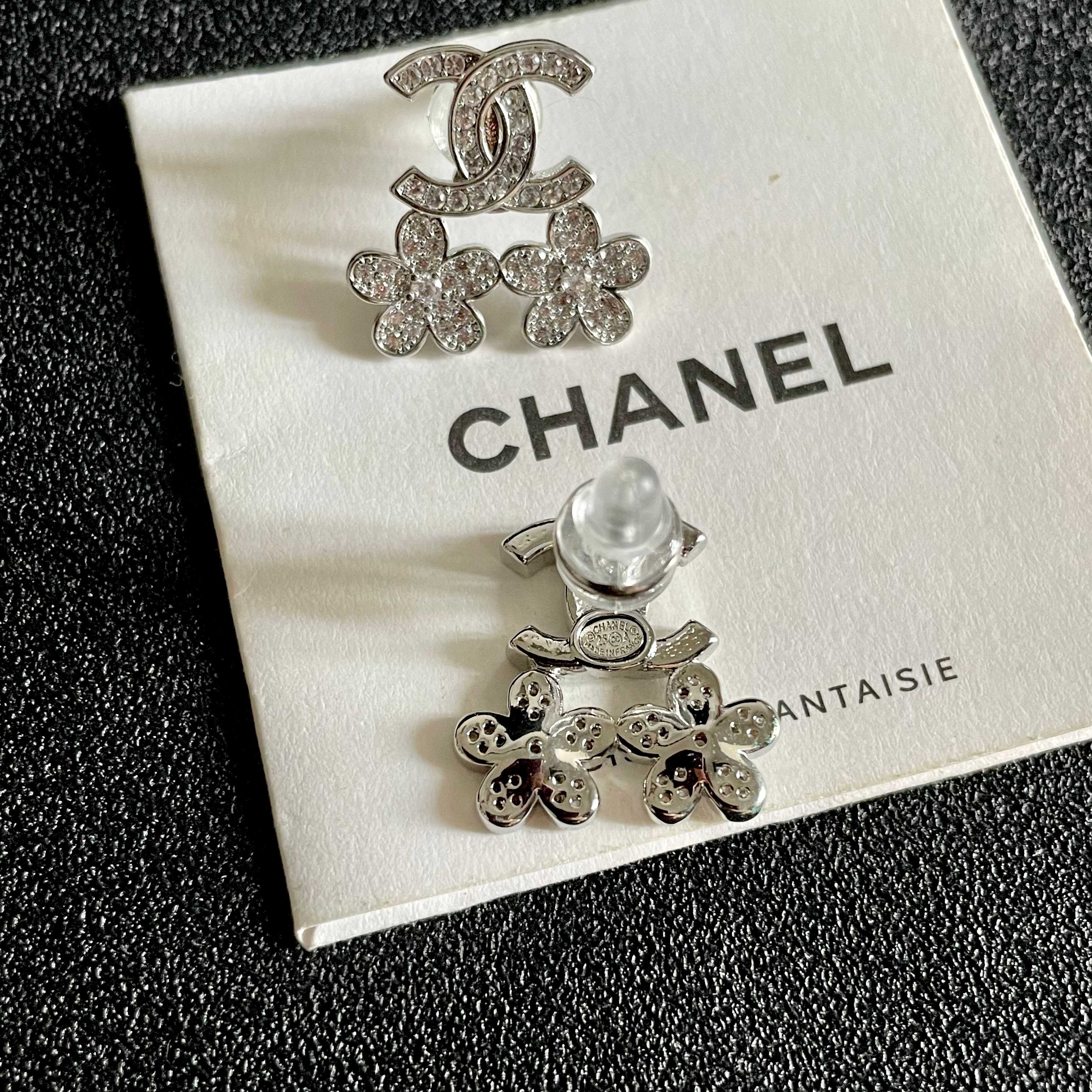 Chanel香奈儿 中古 耳钉👀小香家的款式真心无需多介绍😘🎶每一款都超好看，精致大方，非常显气质