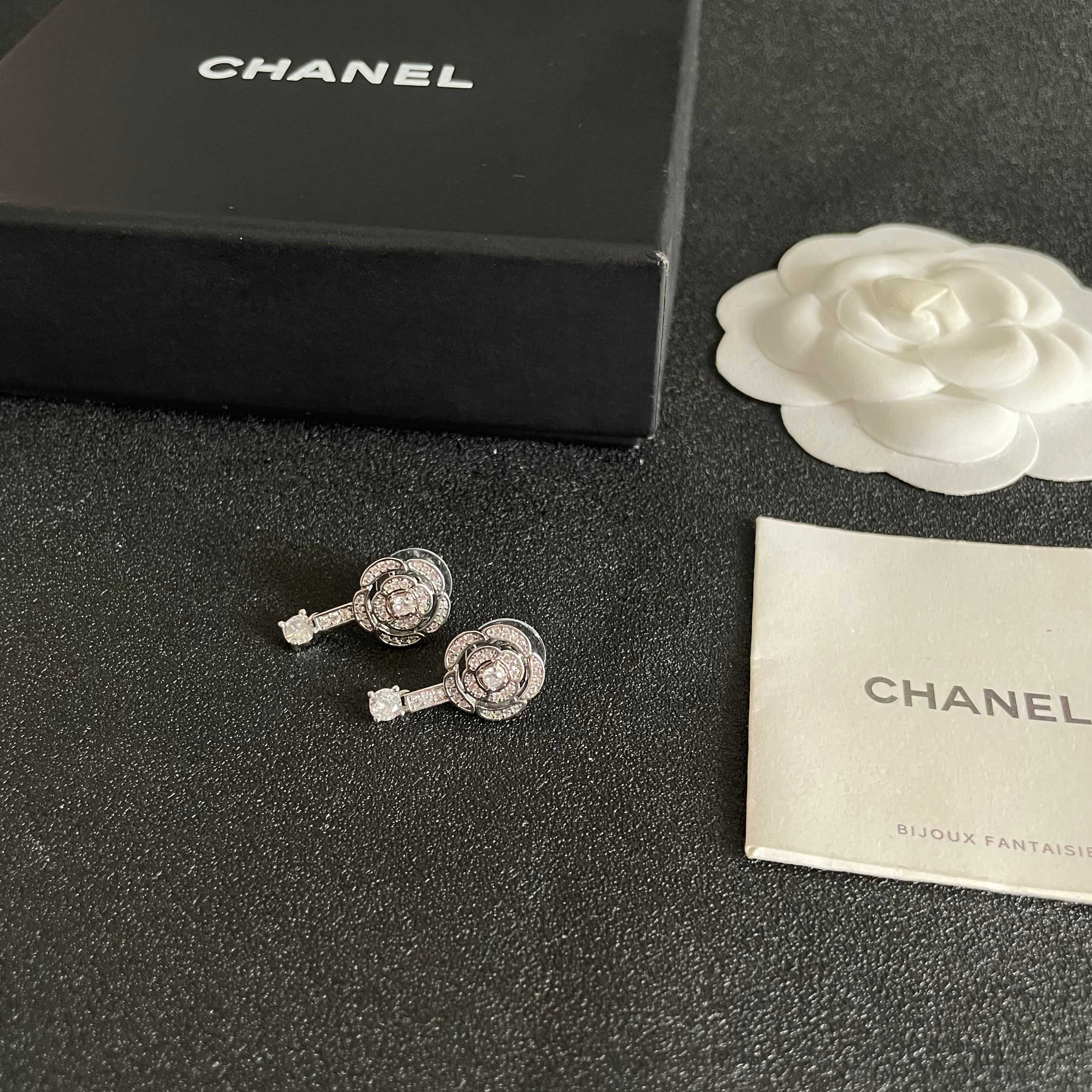 Chanel香奈儿 中古 耳钉👀小香家的款式真心无需多介绍😘🎶每一款都超好看，精致大方，非常显气质