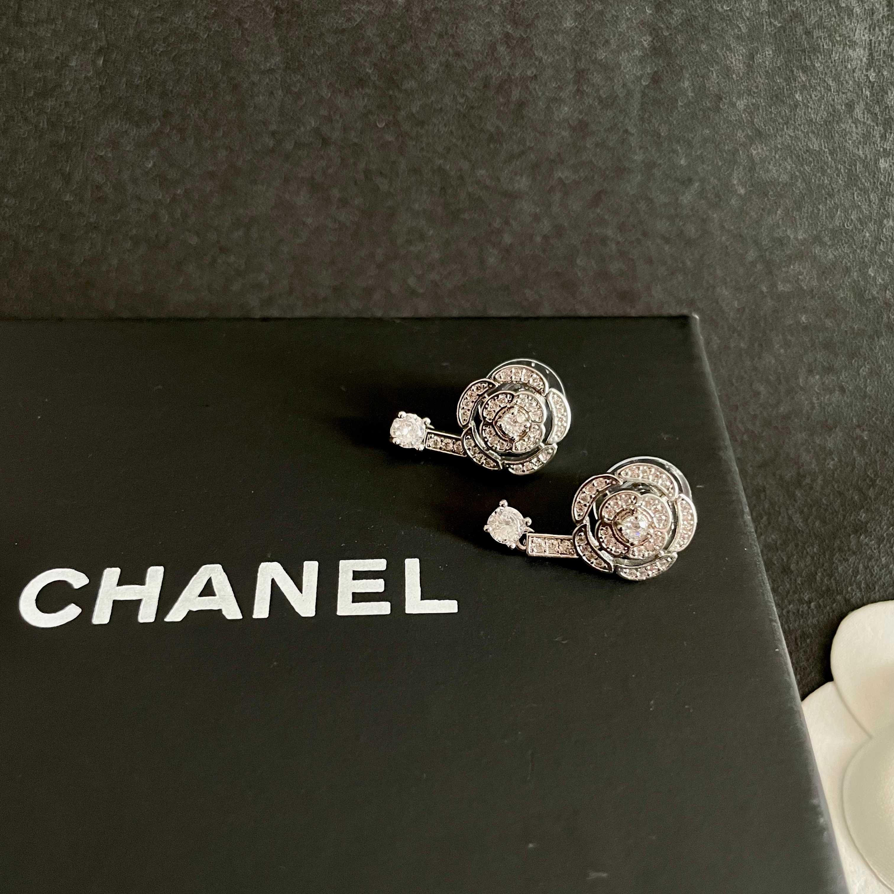 Chanel香奈儿 中古 耳钉👀小香家的款式真心无需多介绍😘🎶每一款都超好看，精致大方，非常显气质