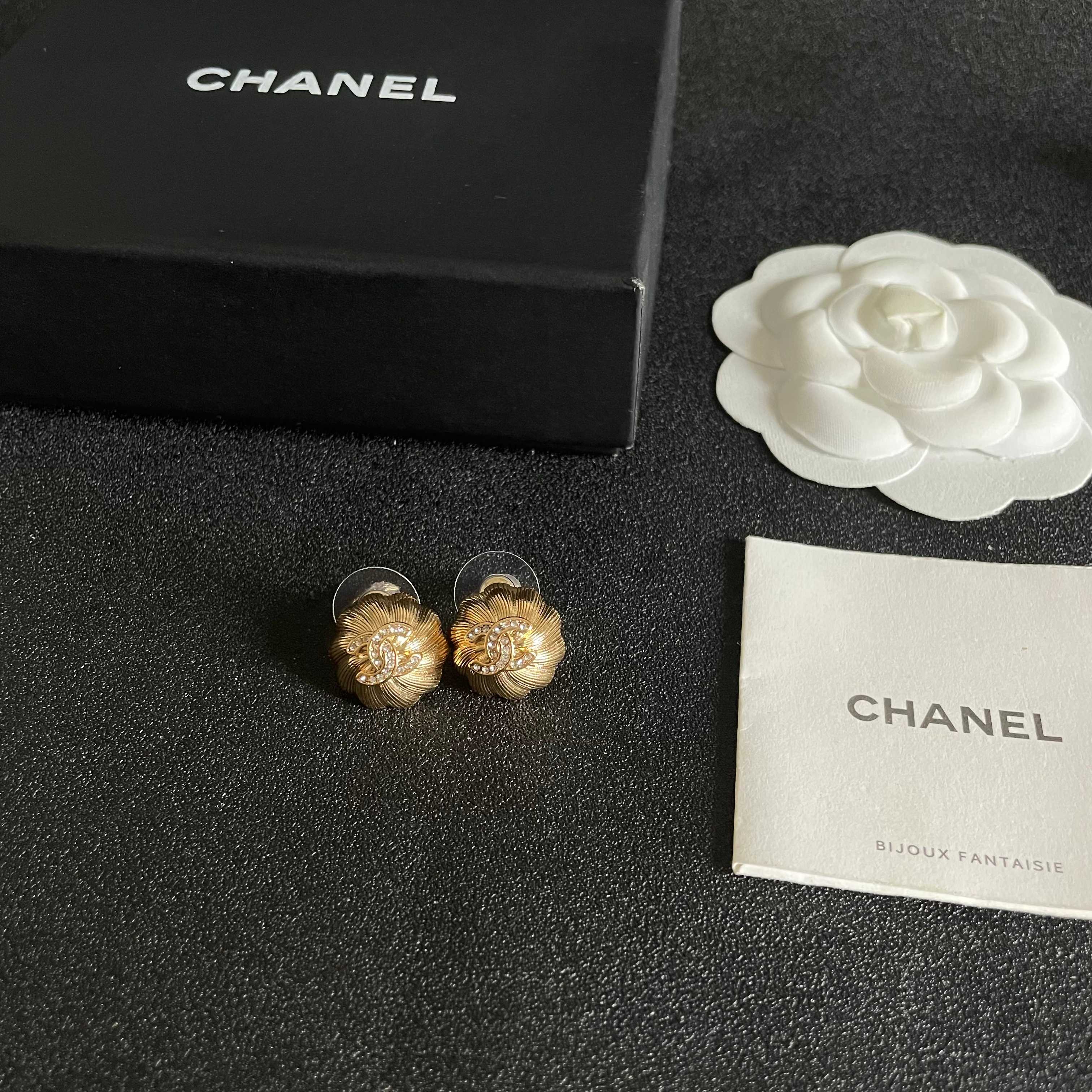 Chanel香奈儿 中古 耳钉👀小香家的款式真心无需多介绍😘🎶每一款都超好看，精致大方，非常显气质