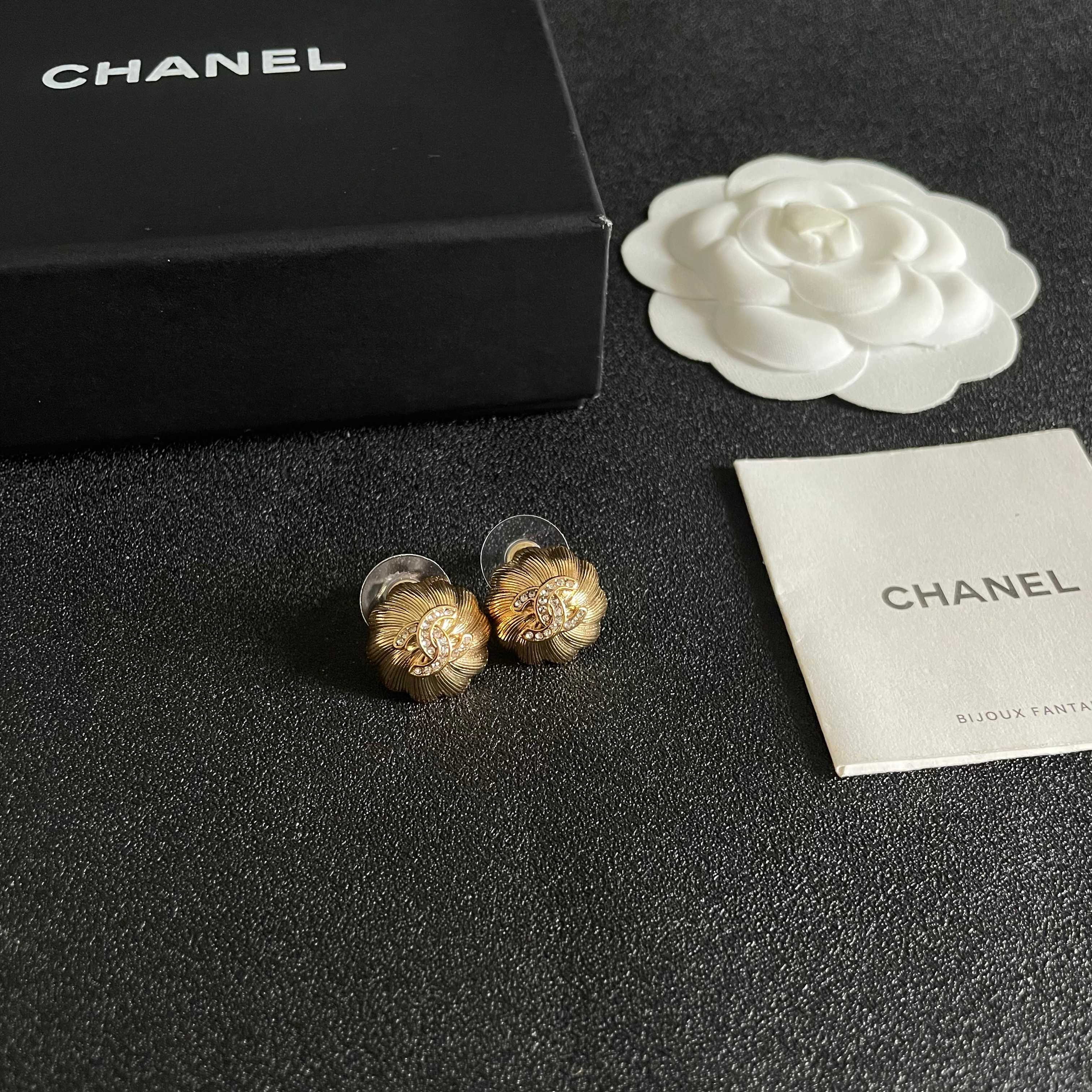 Chanel香奈儿 中古 耳钉👀小香家的款式真心无需多介绍😘🎶每一款都超好看，精致大方，非常显气质