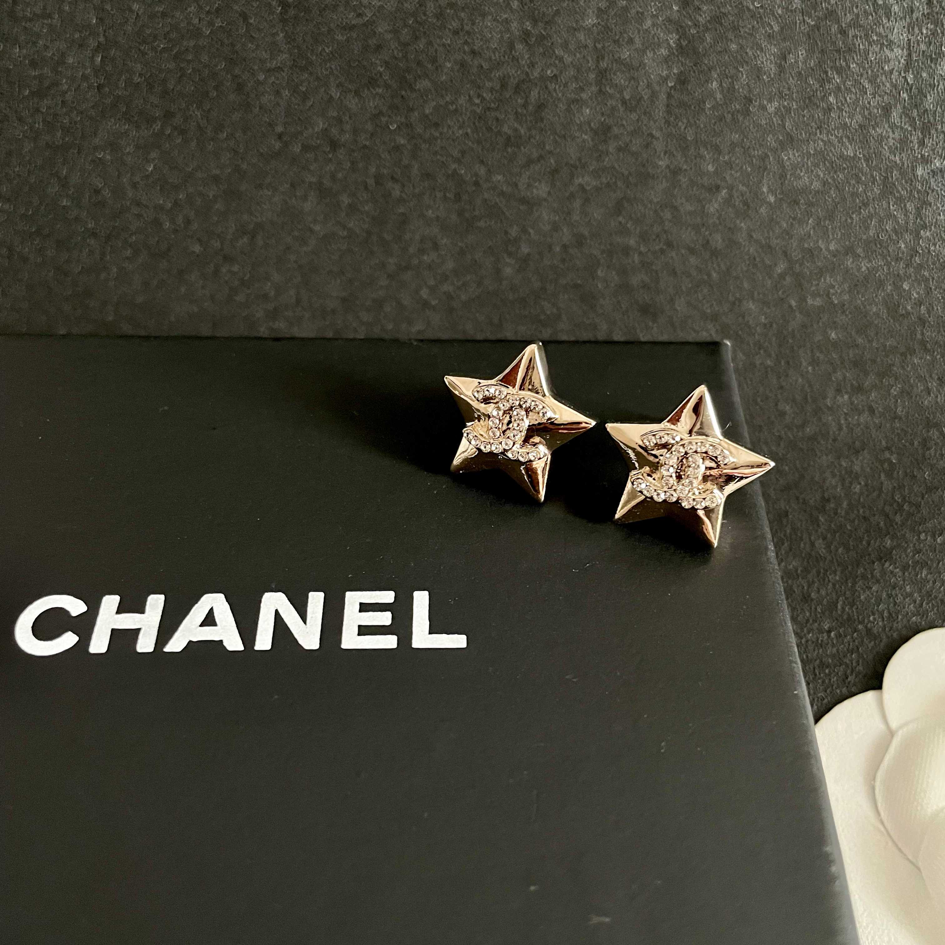Chanel香奈儿 中古 耳钉👀小香家的款式真心无需多介绍😘🎶每一款都超好看，精致大方，非常显气质