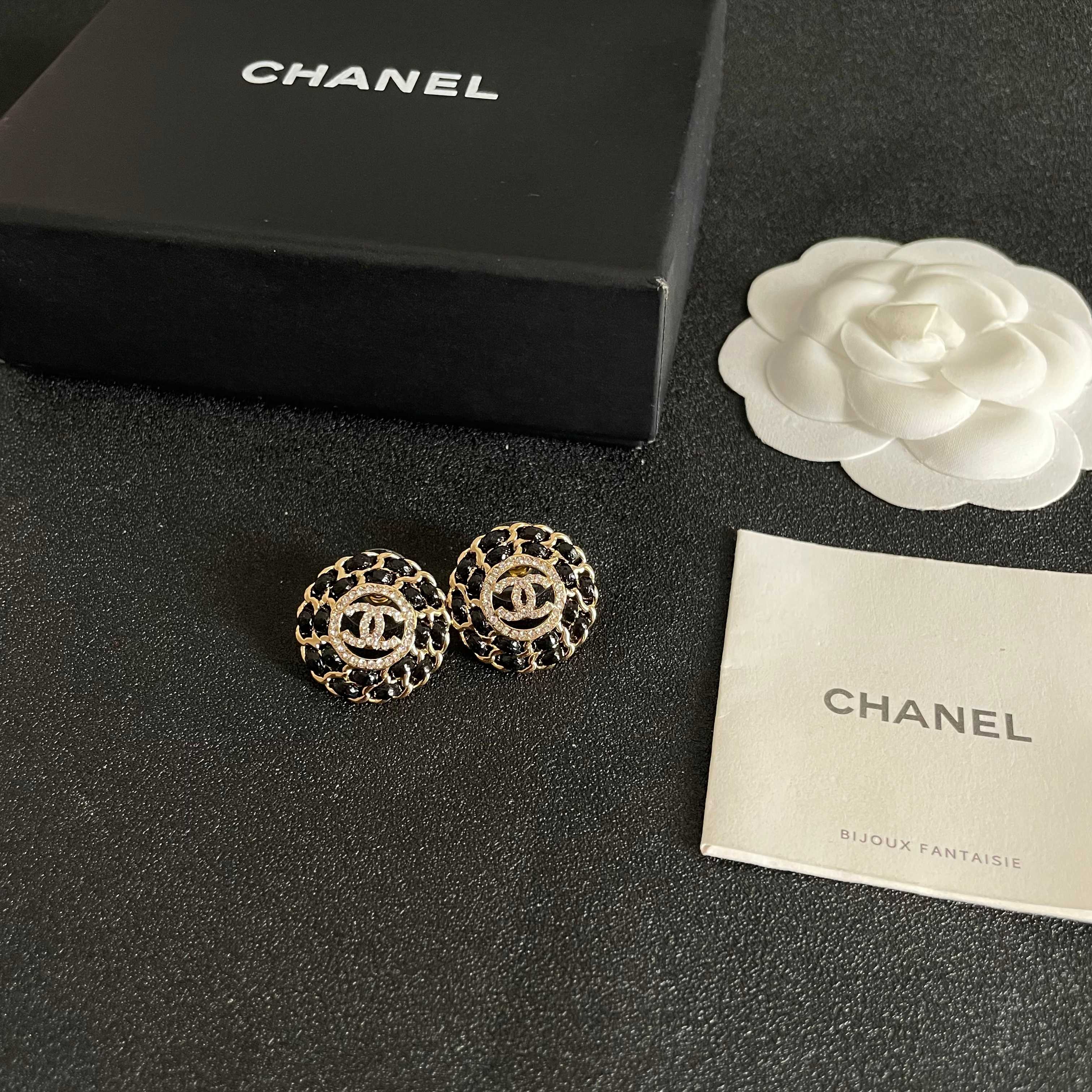Chanel香奈儿 中古 耳钉👀小香家的款式真心无需多介绍😘🎶每一款都超好看，精致大方，非常显气质