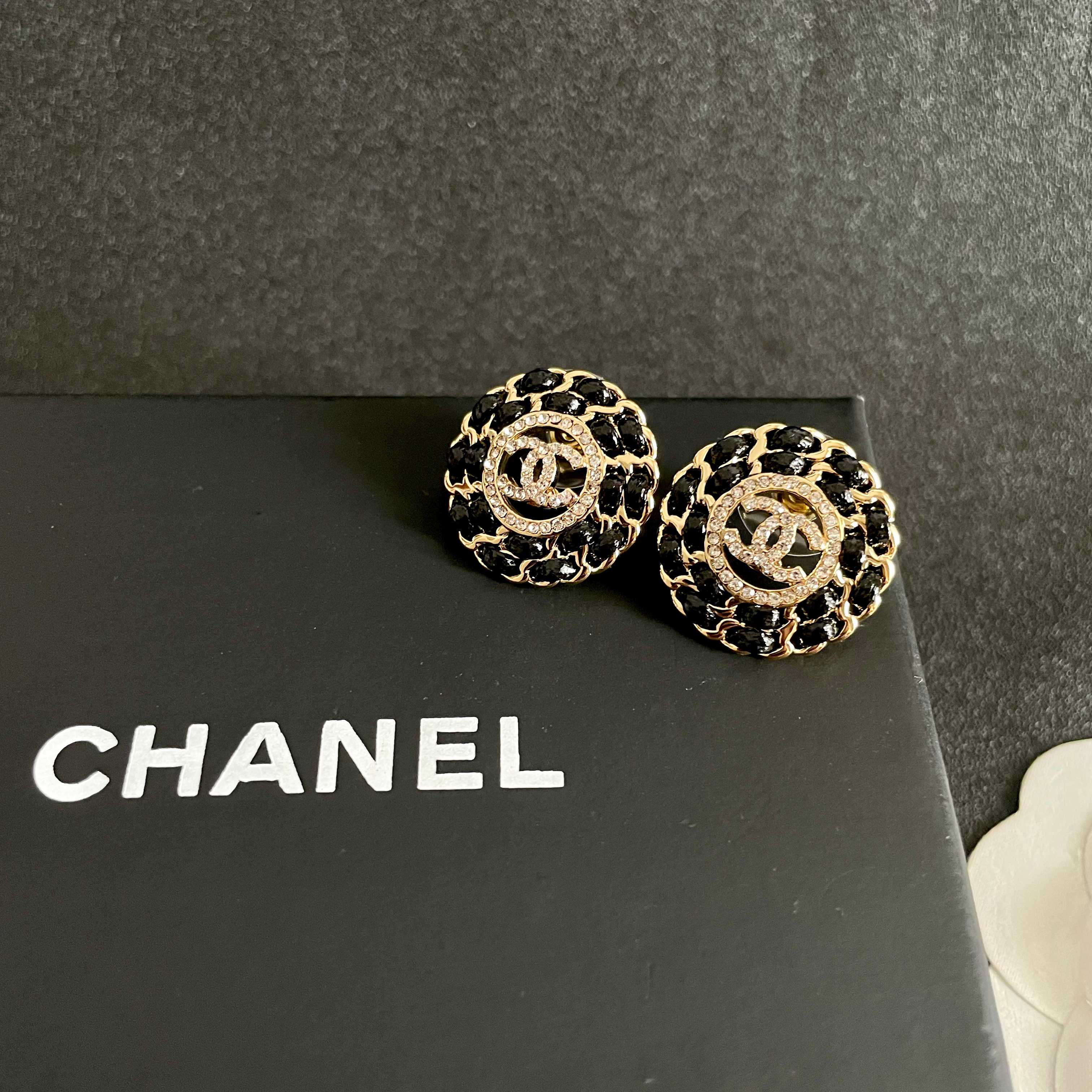 Chanel香奈儿 中古 耳钉👀小香家的款式真心无需多介绍😘🎶每一款都超好看，精致大方，非常显气质