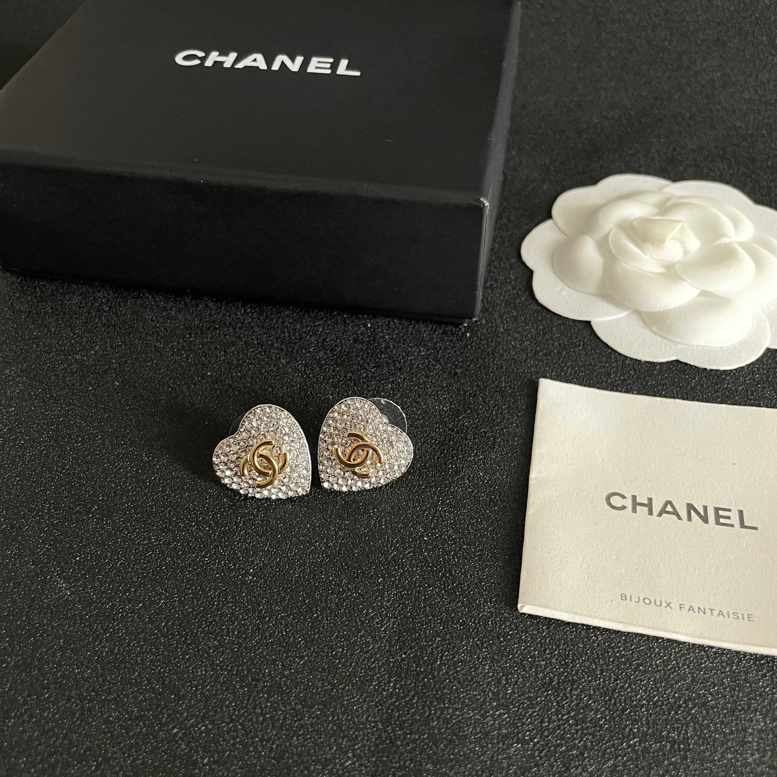 Chanel香奈儿 中古 耳钉👀小香家的款式真心无需多介绍😘🎶每一款都超好看，精致大方，非常显气质