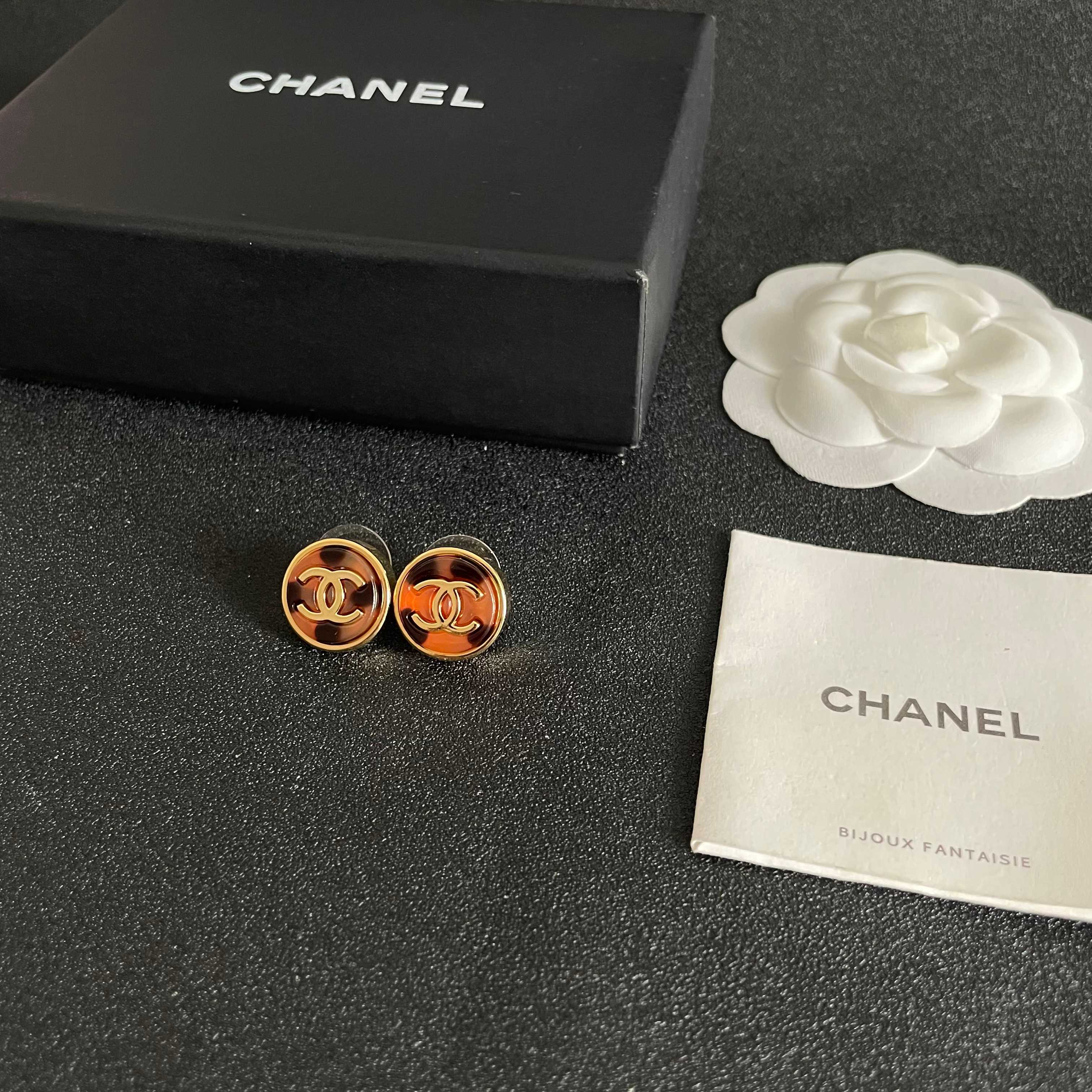 Chanel香奈儿 中古 耳钉👀小香家的款式真心无需多介绍😘🎶每一款都超好看，精致大方，非常显气质