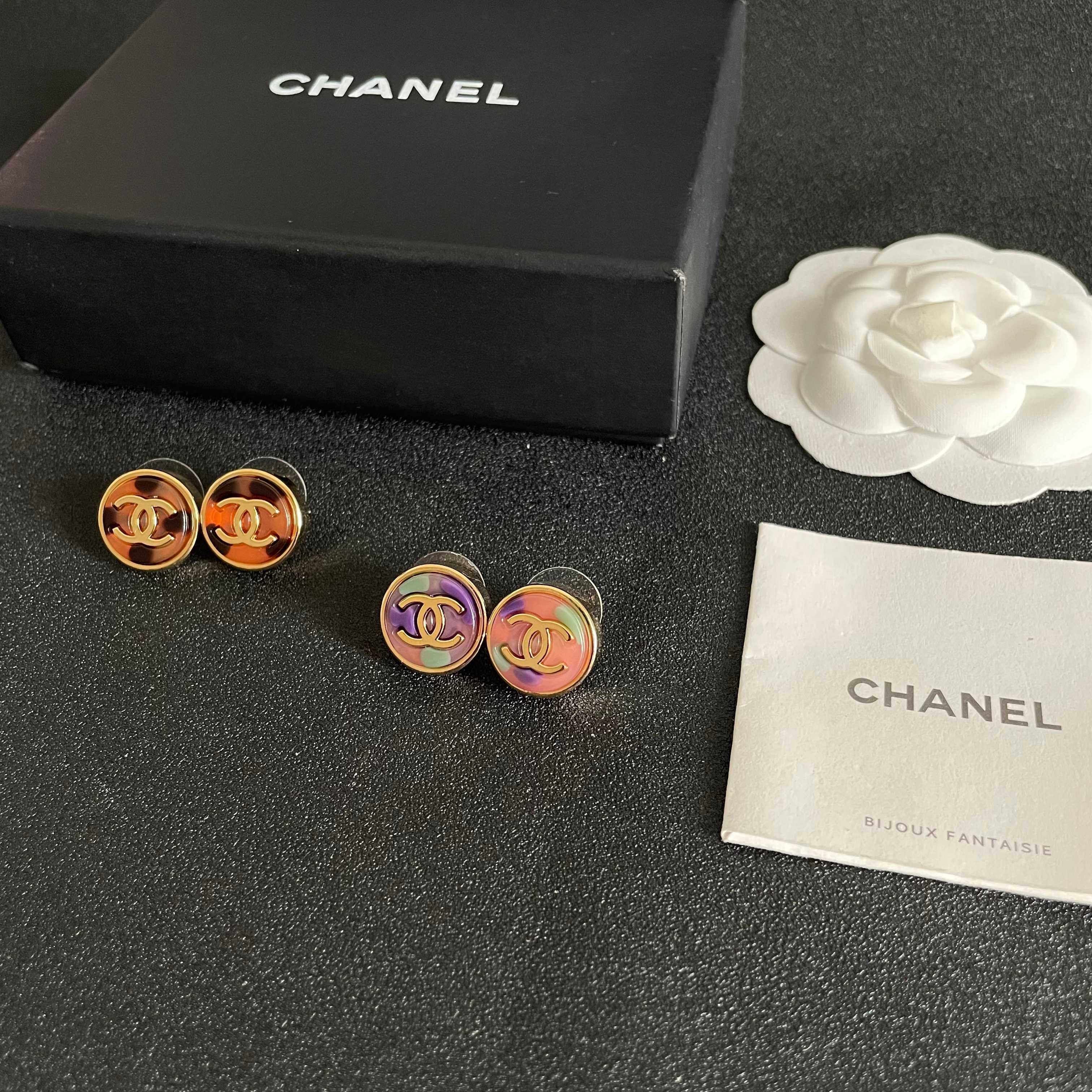 Chanel香奈儿 中古 耳钉👀小香家的款式真心无需多介绍😘🎶每一款都超好看，精致大方，非常显气质