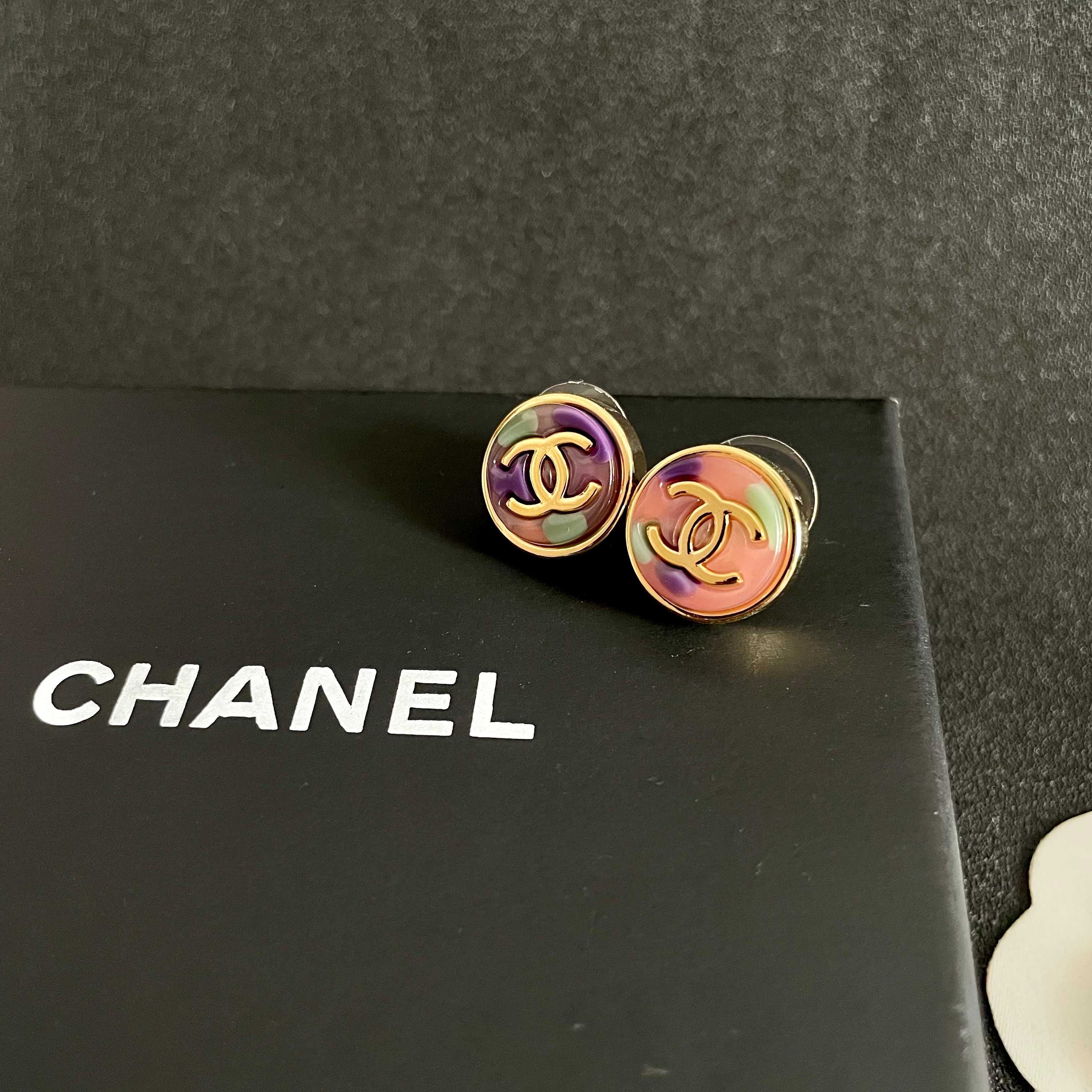 Chanel香奈儿 中古 耳钉👀小香家的款式真心无需多介绍😘🎶每一款都超好看，精致大方，非常显气质