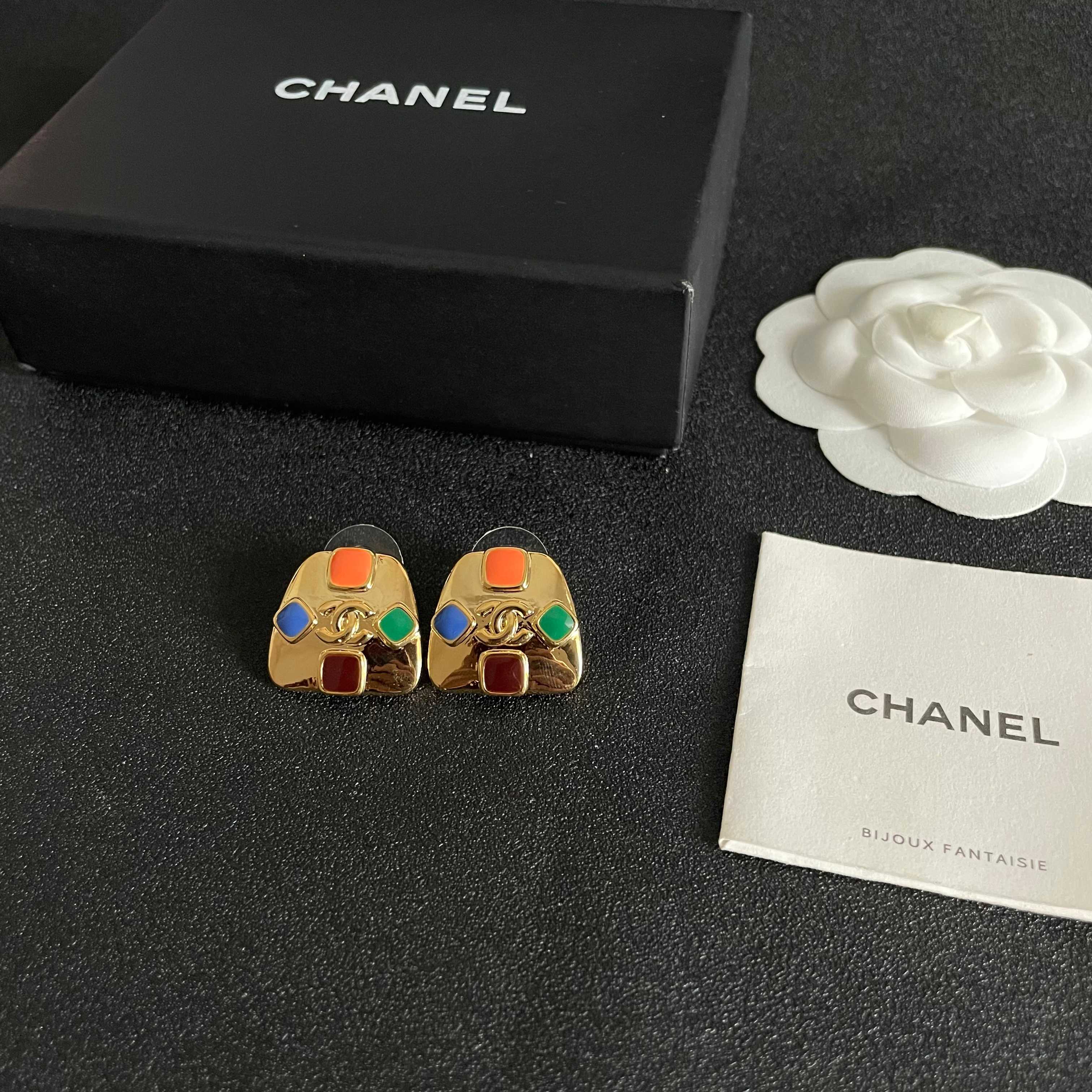 Chanel香奈儿 中古 耳钉👀小香家的款式真心无需多介绍😘🎶每一款都超好看，精致大方，非常显气质