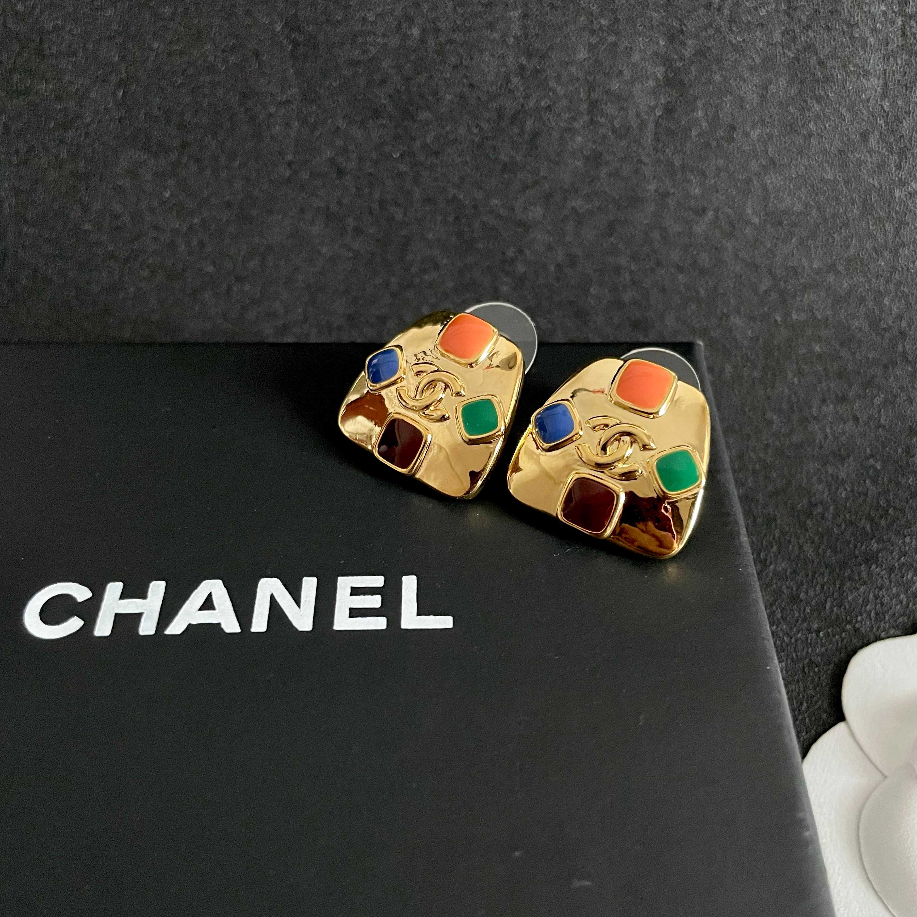 Chanel香奈儿 中古 耳钉👀小香家的款式真心无需多介绍😘🎶每一款都超好看，精致大方，非常显气质