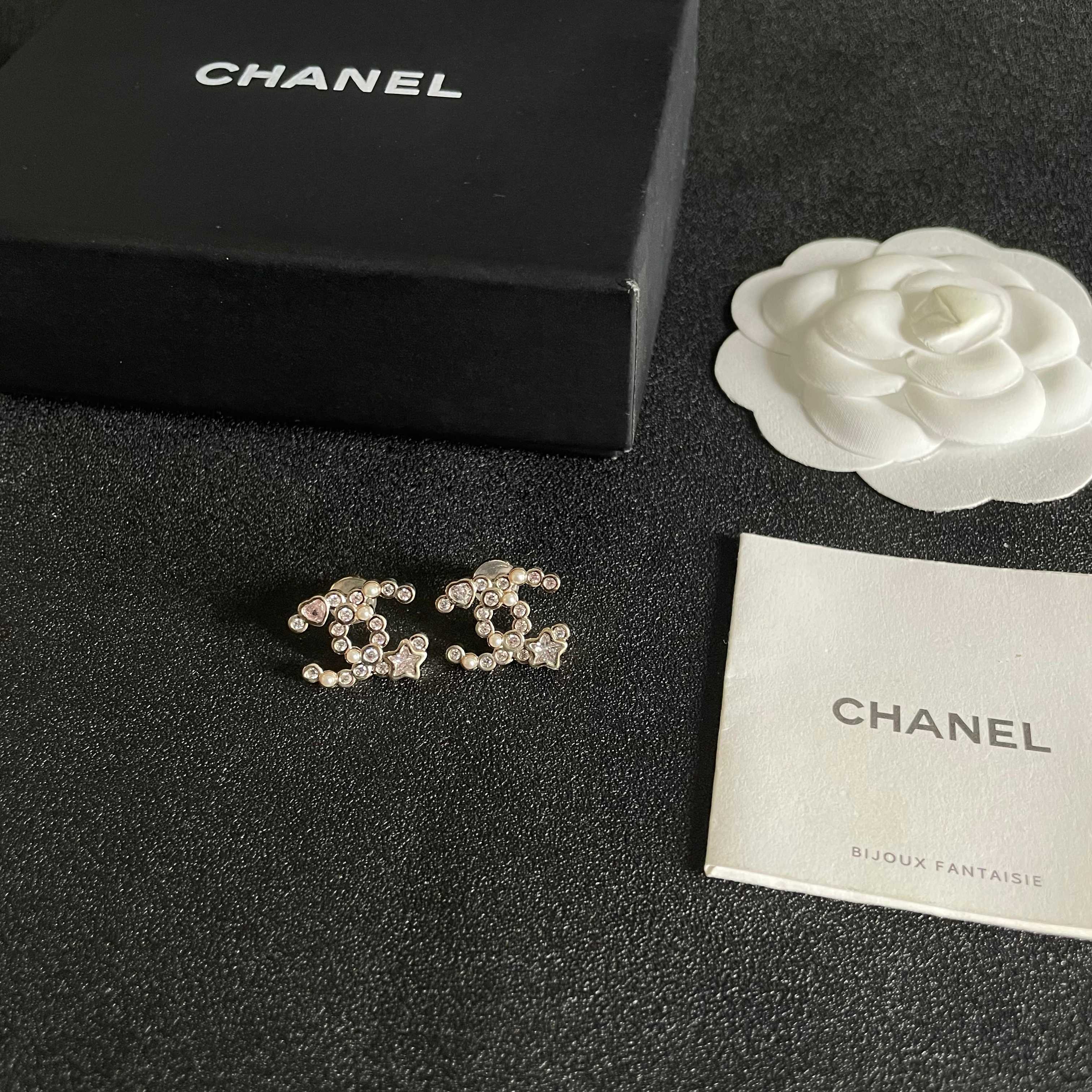 Chanel香奈儿 中古 耳钉👀小香家的款式真心无需多介绍😘🎶每一款都超好看，精致大方，非常显气质