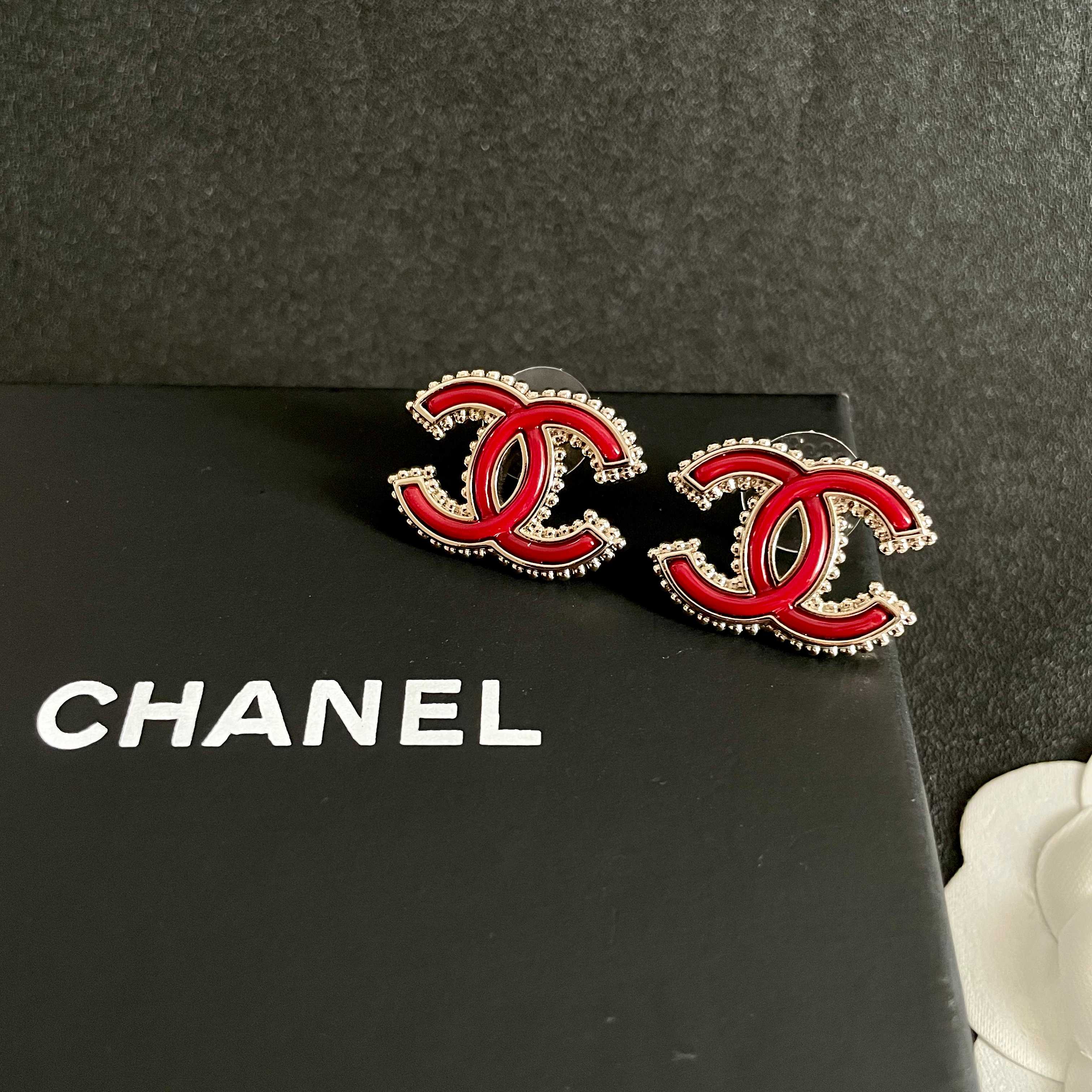 Chanel香奈儿 中古 耳钉👀小香家的款式真心无需多介绍😘🎶每一款都超好看，精致大方，非常显气质