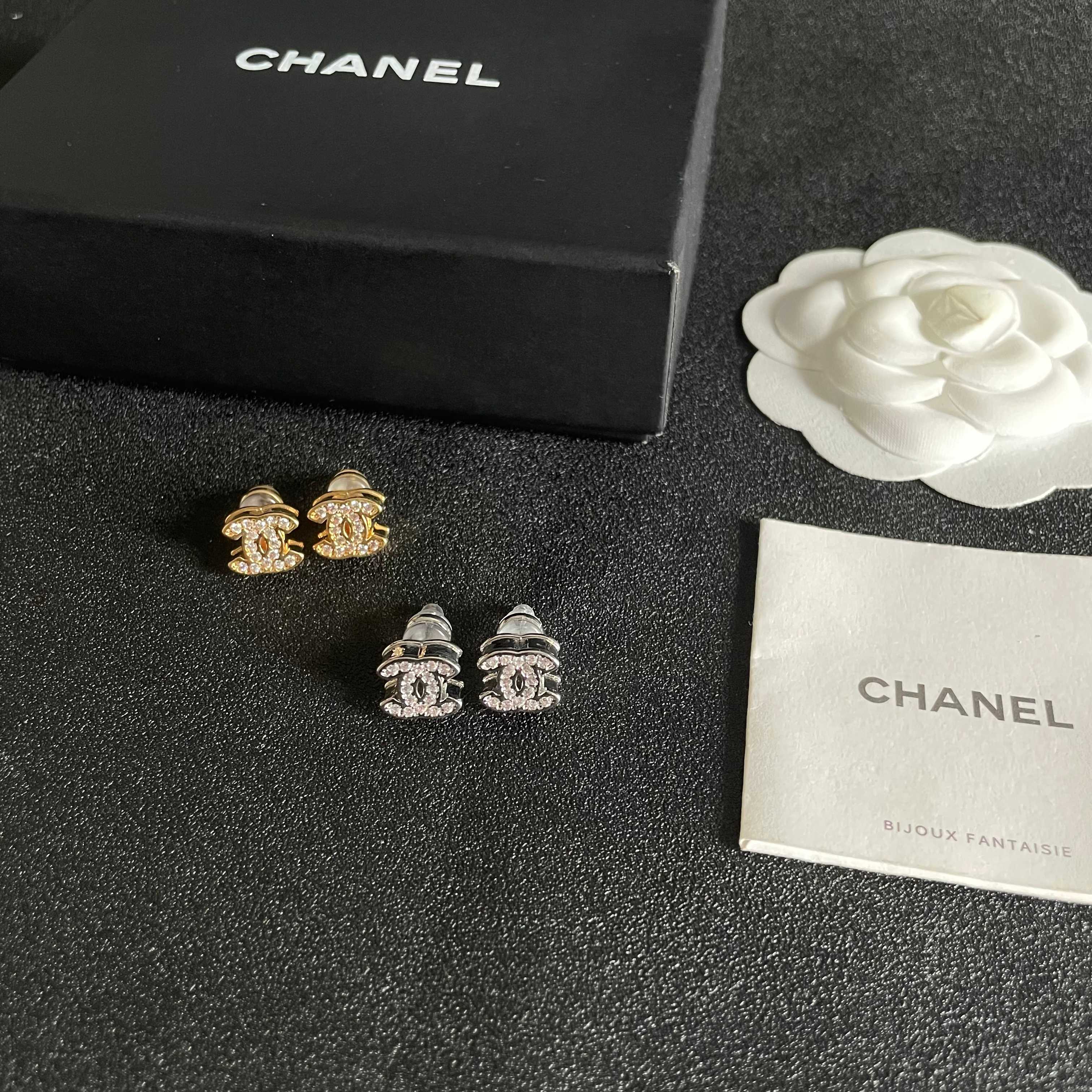 Chanel香奈儿 中古 耳钉👀小香家的款式真心无需多介绍😘🎶每一款都超好看，精致大方，非常显气质
