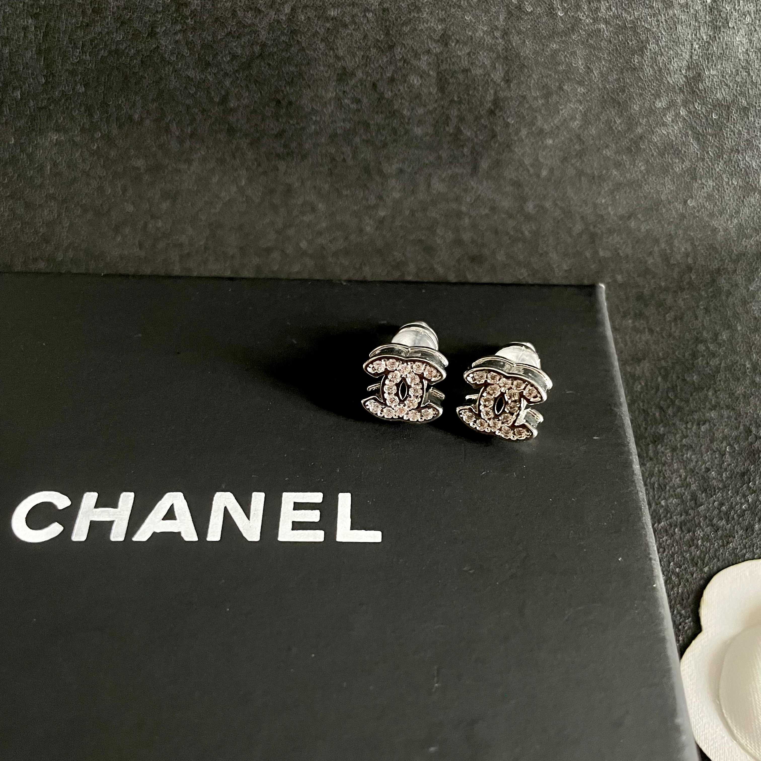 Chanel香奈儿 中古 耳钉👀小香家的款式真心无需多介绍😘🎶每一款都超好看，精致大方，非常显气质