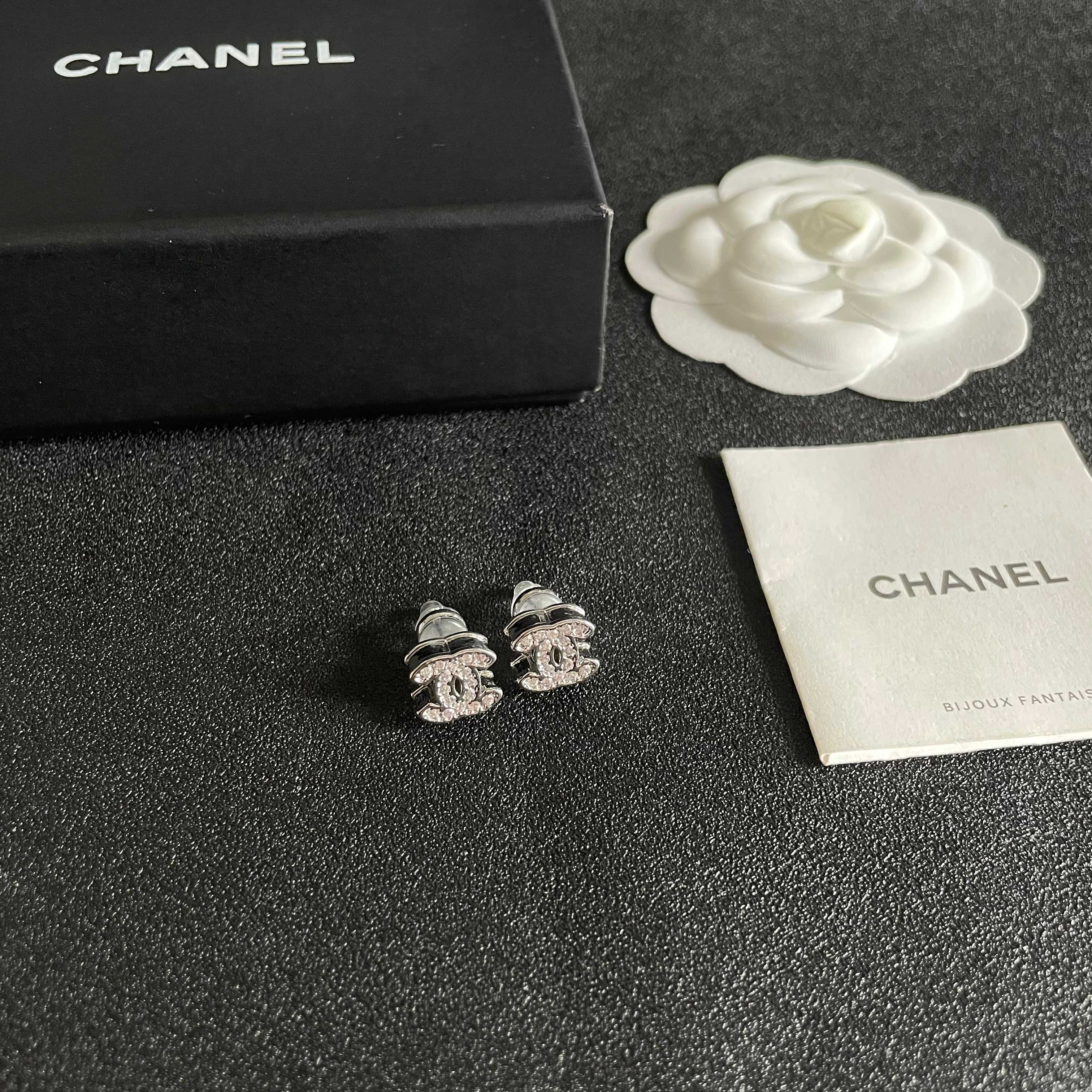 Chanel香奈儿 中古 耳钉👀小香家的款式真心无需多介绍😘🎶每一款都超好看，精致大方，非常显气质