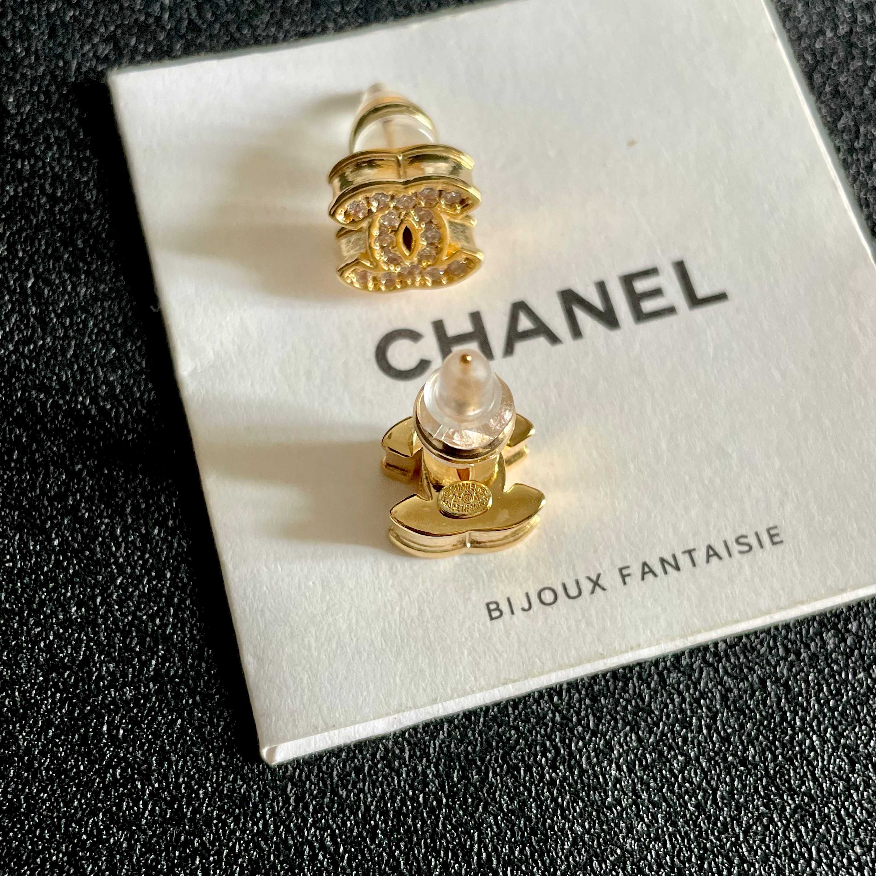 Chanel香奈儿 中古 耳钉👀小香家的款式真心无需多介绍😘🎶每一款都超好看，精致大方，非常显气质