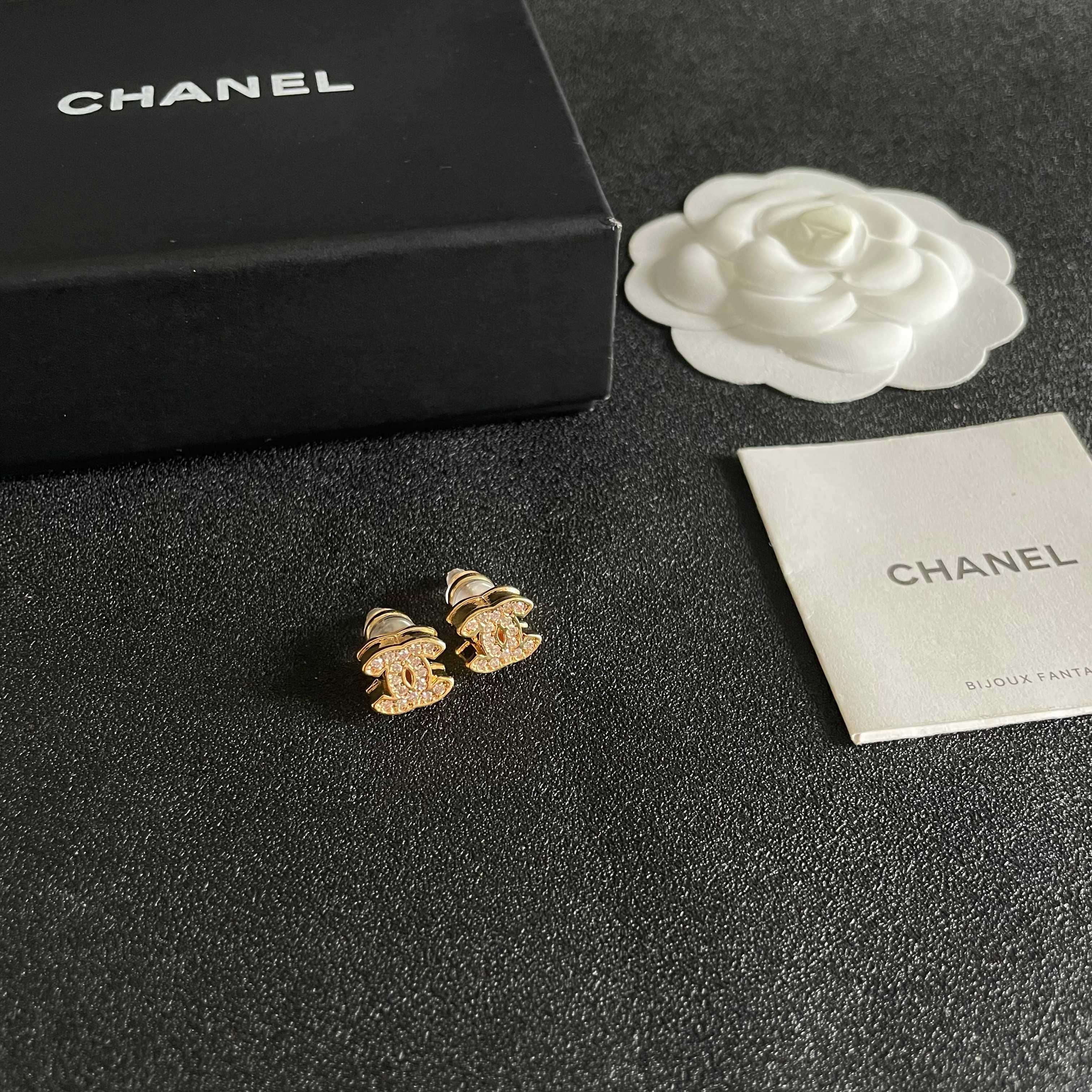 Chanel香奈儿 中古 耳钉👀小香家的款式真心无需多介绍😘🎶每一款都超好看，精致大方，非常显气质