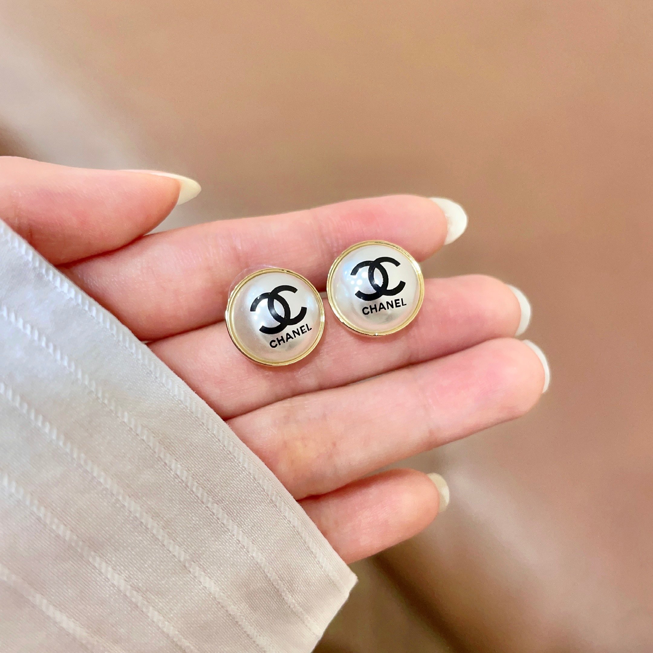 Chanel香奈儿 中古 耳钉👀小香家的款式真心无需多介绍😘🎶每一款都超好看，精致大方，非常显气质